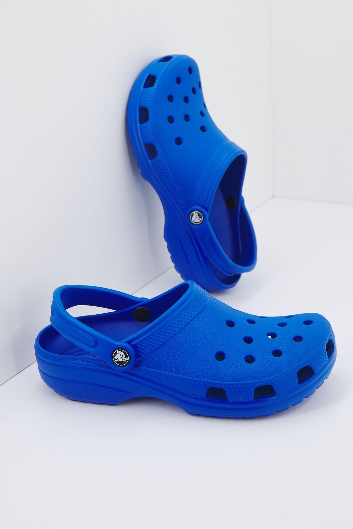 CROCS CLASSIC CLOG 10001 en color AZUL (1)