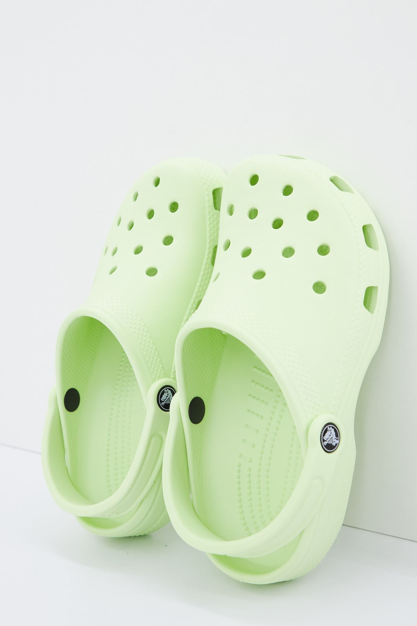 CROCS CLASSIC U en color VERDE (1)