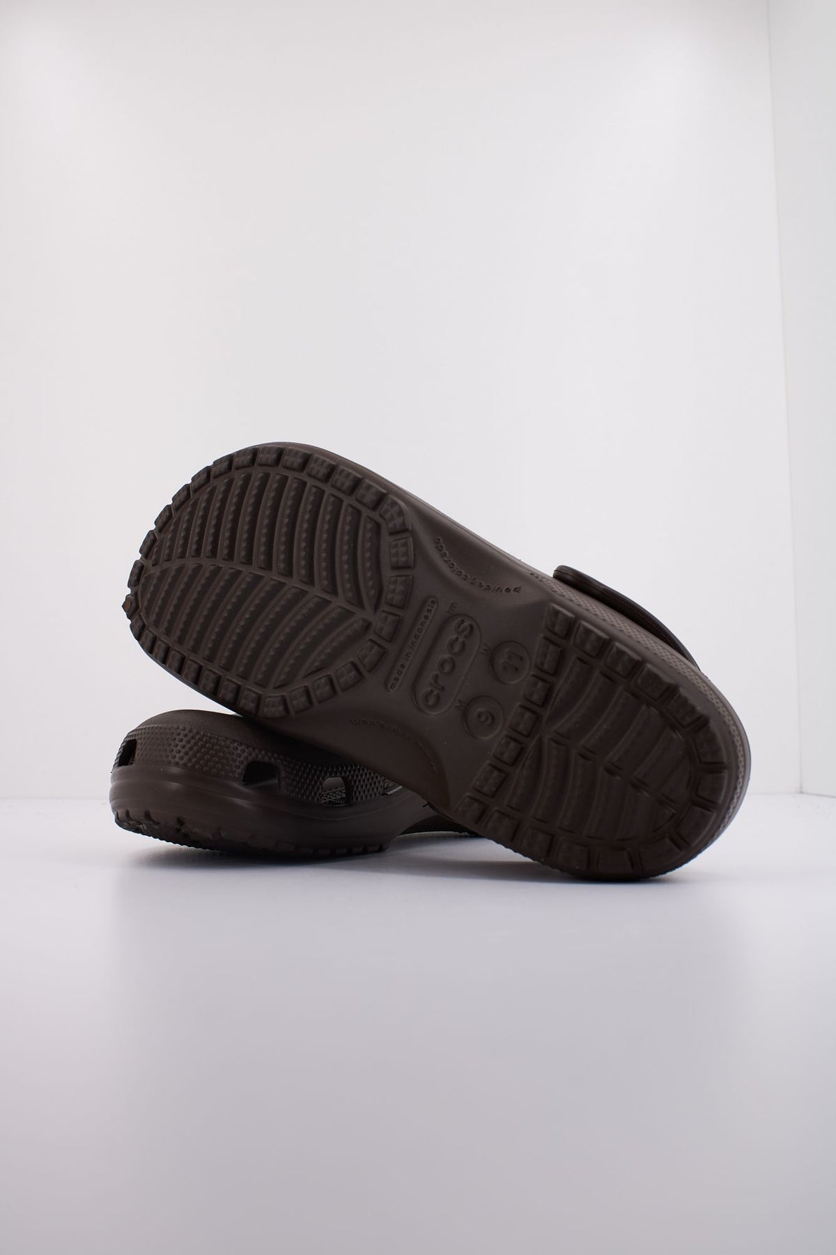 CROCS CLASSIC CLOG 10001 en color MARRON (5)