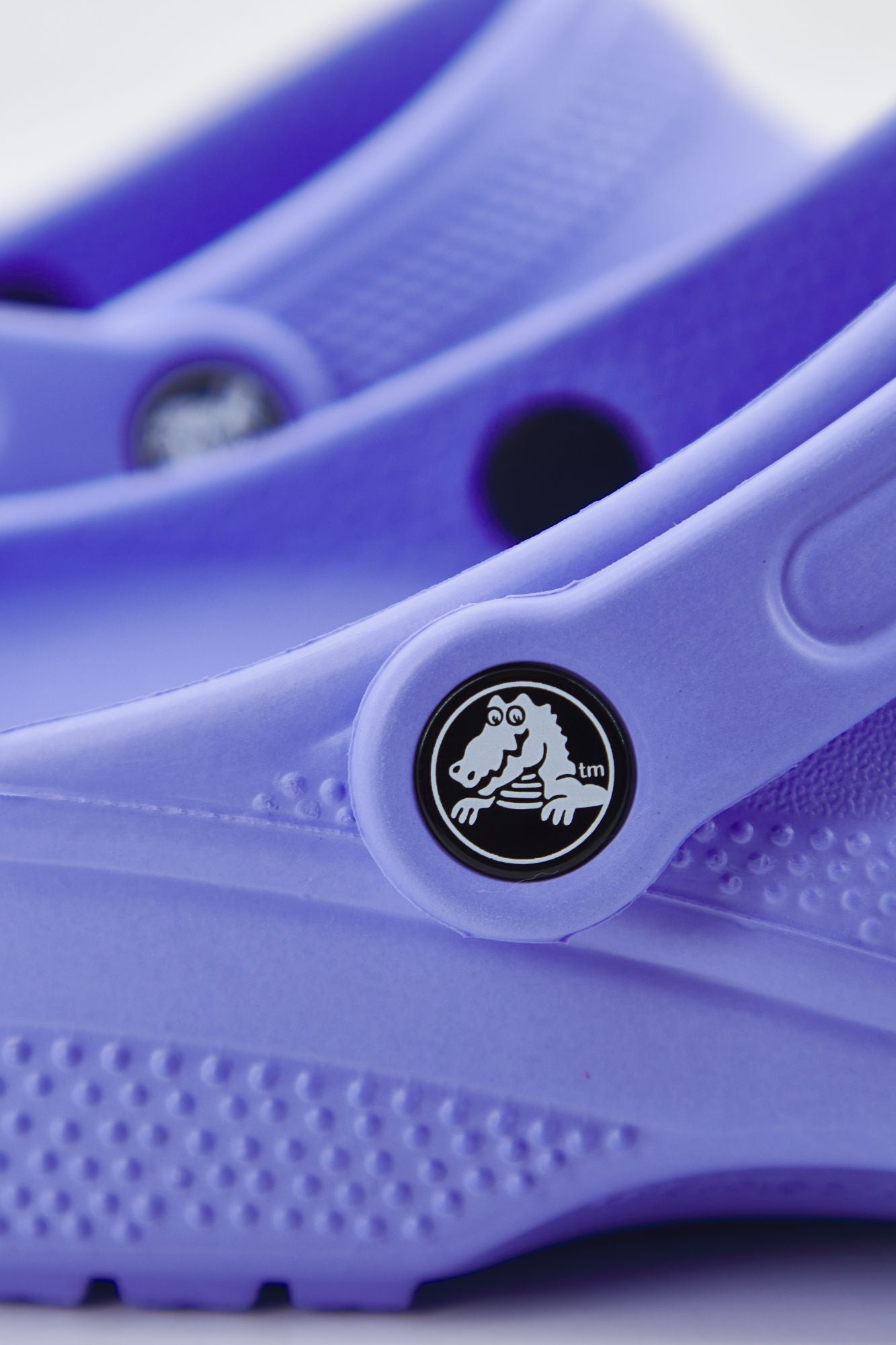 CROCS CLASSIC U en color VIOLETA (4)