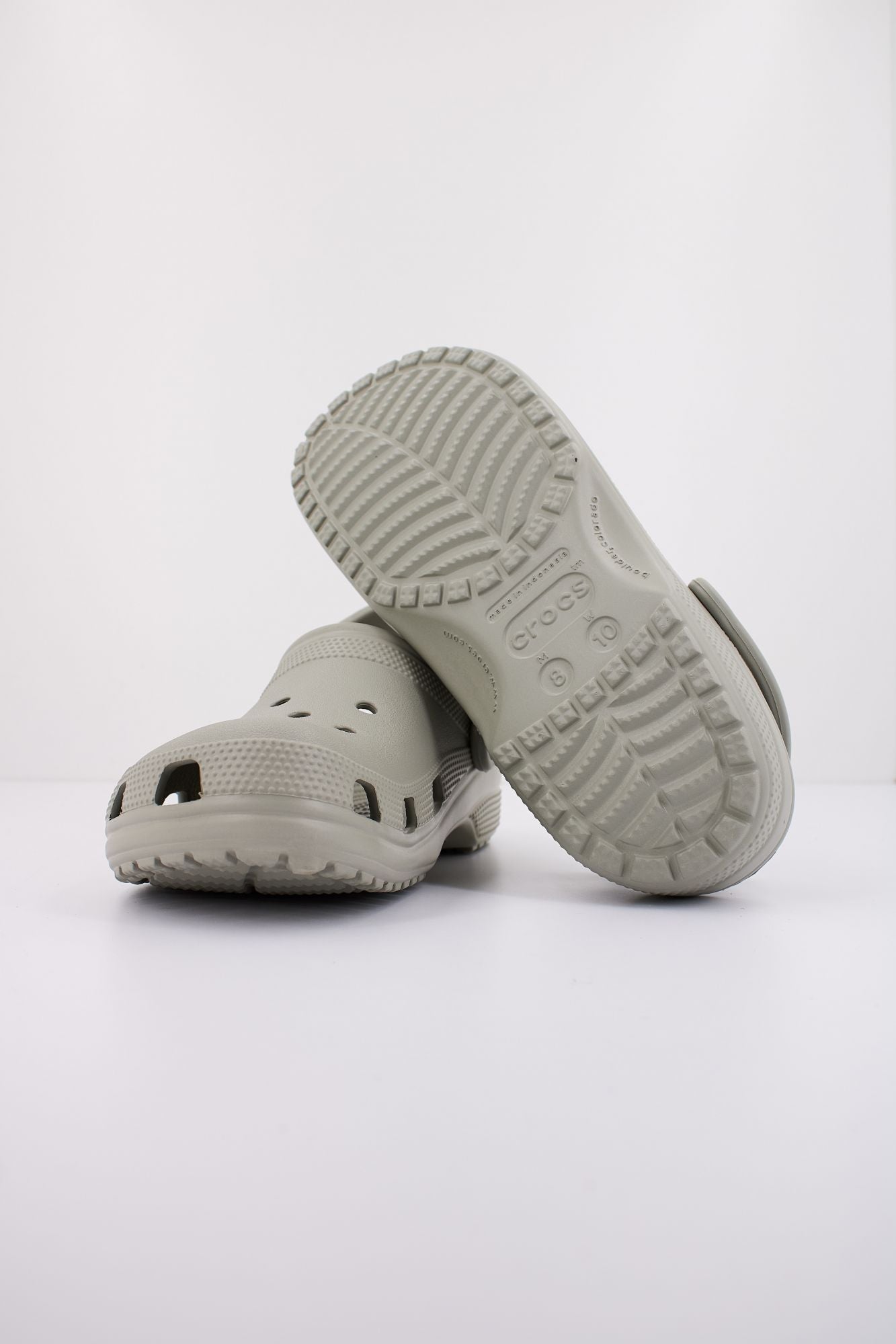 CROCS CLASSIC CLOG 10001 en color GRIS (4)