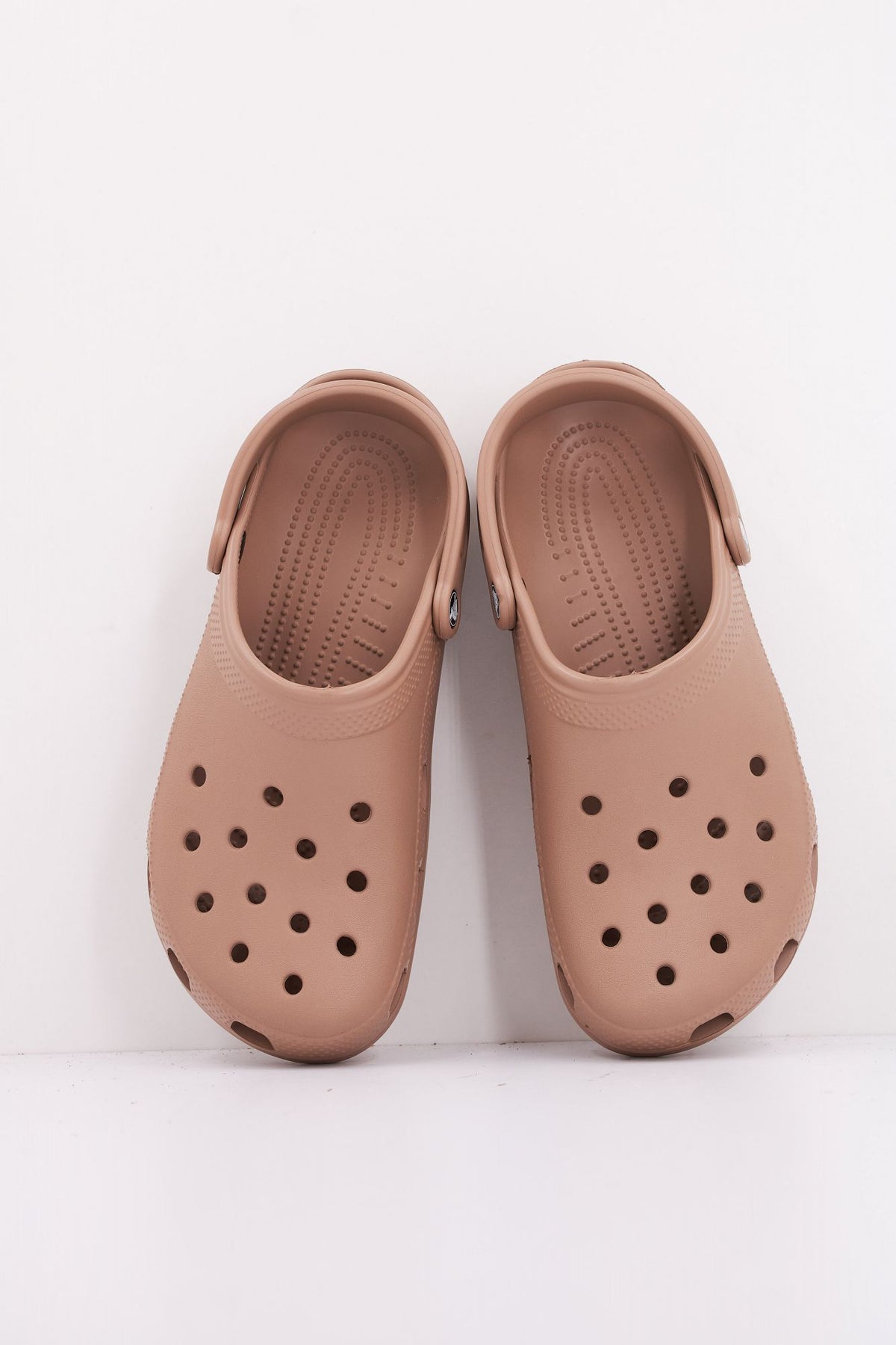 CROCS CLASSIC CLOG 10001 en color MARRON CLARO (3)