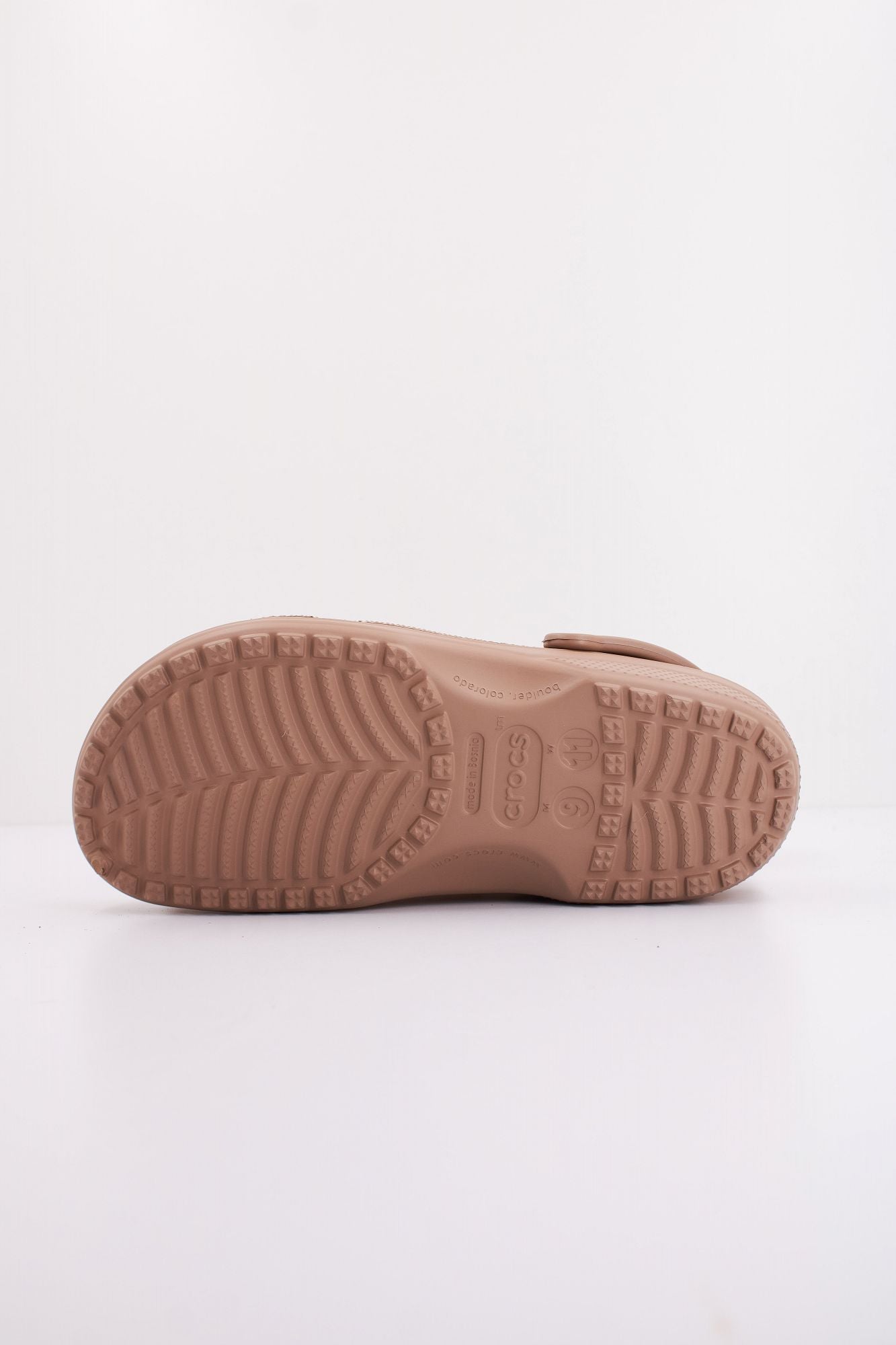 CROCS CLASSIC U en color MARRON CLARO (5)