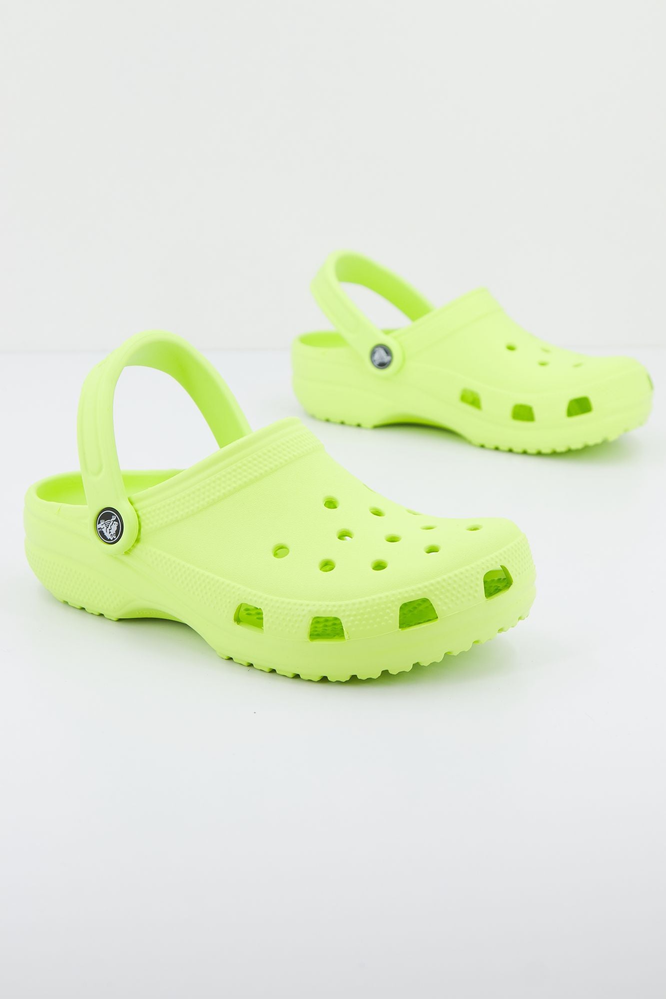 CROCS CLASSIC CLOG 10001 en color VERDE (1)
