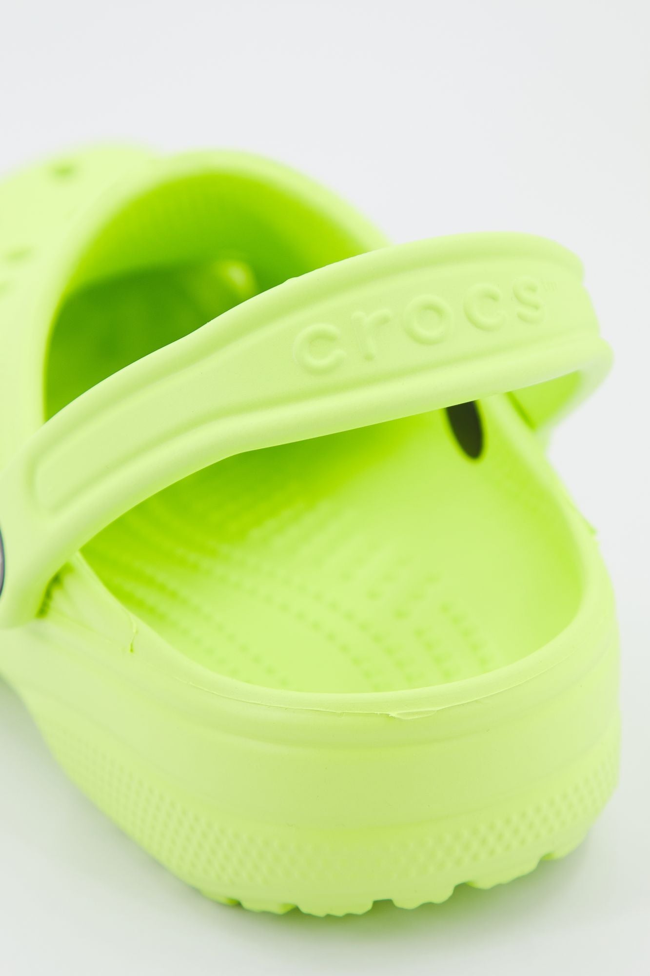 CROCS CLASSIC CLOG 10001 en color VERDE (4)