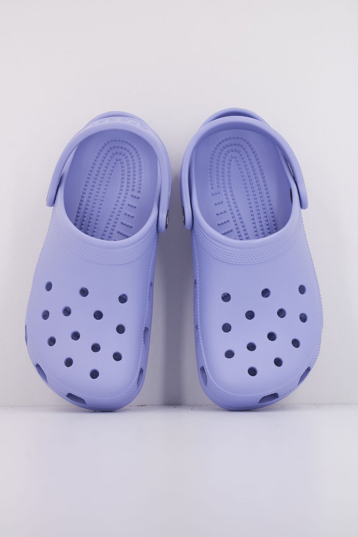 CROCS CLASSIC CLOG 10001 en color VIOLETA (3)