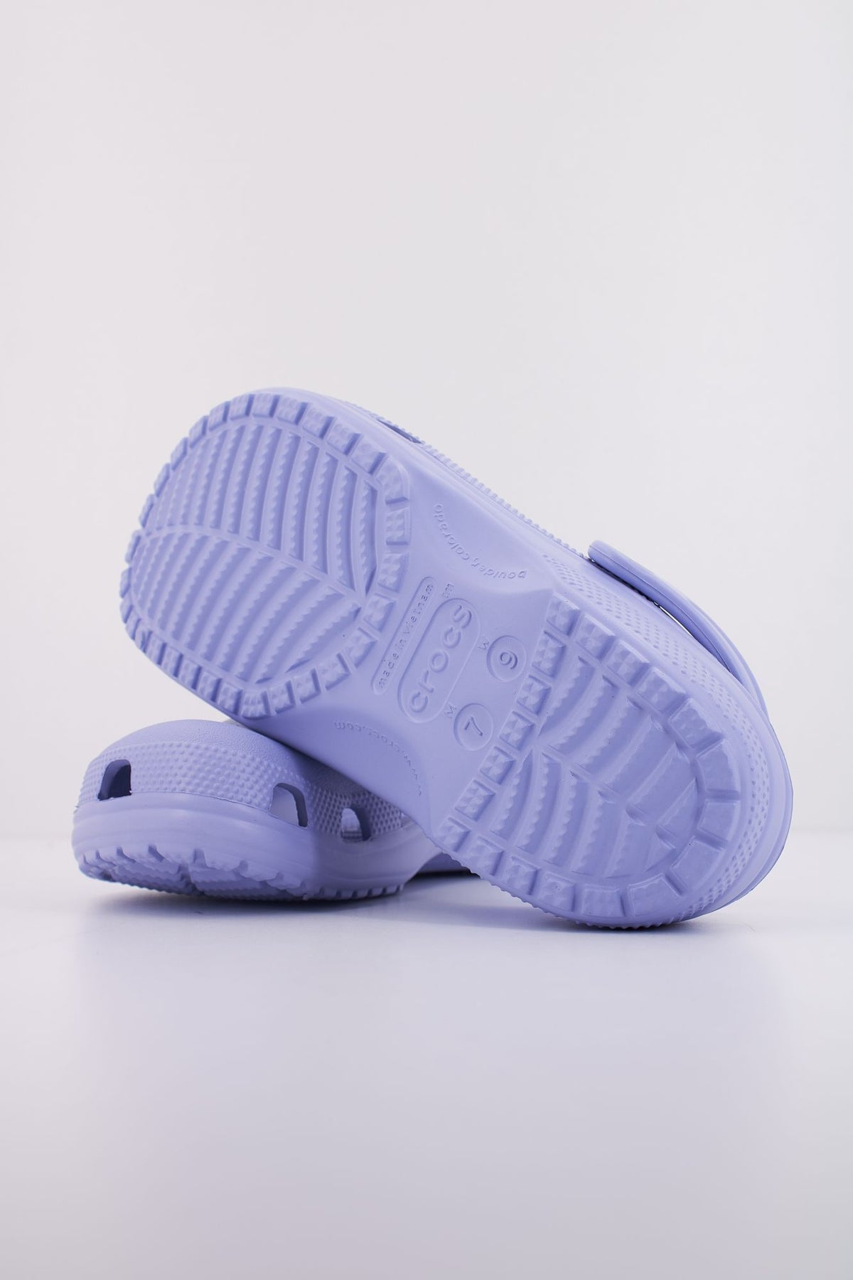 CROCS CLASSIC CLOG 10001 en color VIOLETA (5)