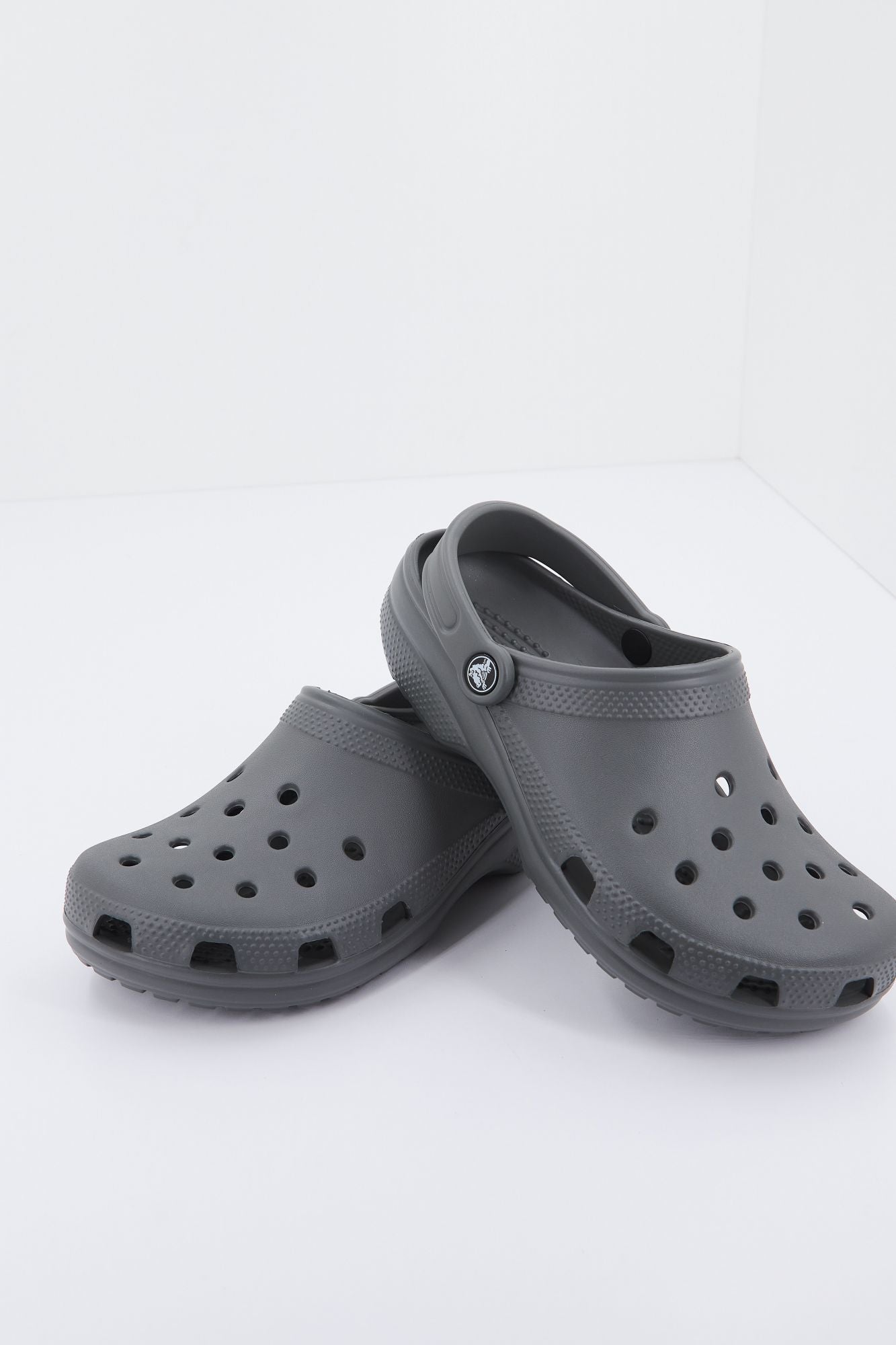 CROCS CLASSIC U en color GRIS (1)