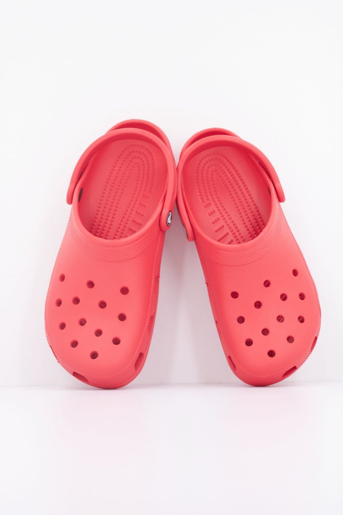 CROCS CLASSIC CLOG 10001 en color ROJO (3)