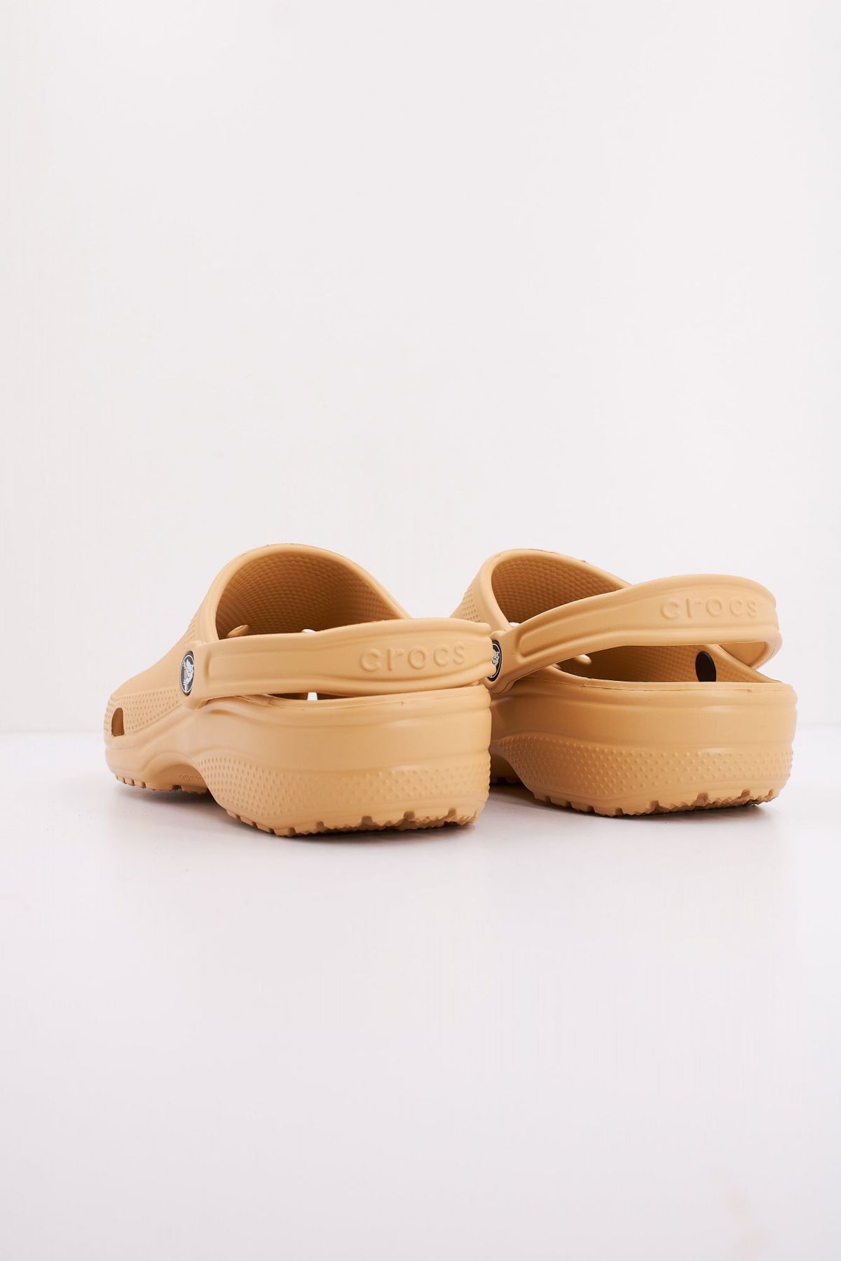 CROCS CLASSIC CLOG 10001 en color MARRON CLARO (4)