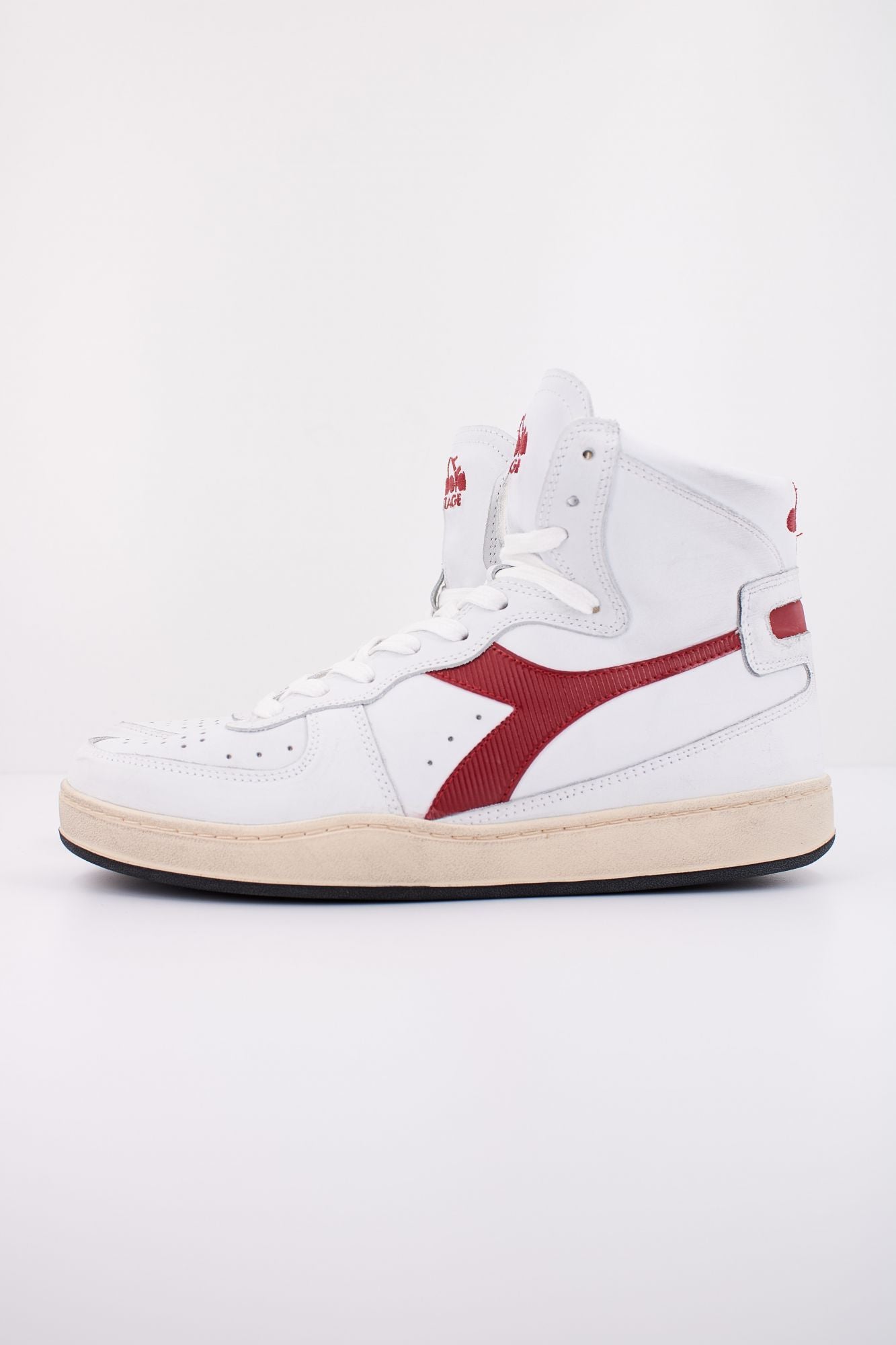 DIADORA HERITAGE ALTO BASKET USED en color BLANCO (1)