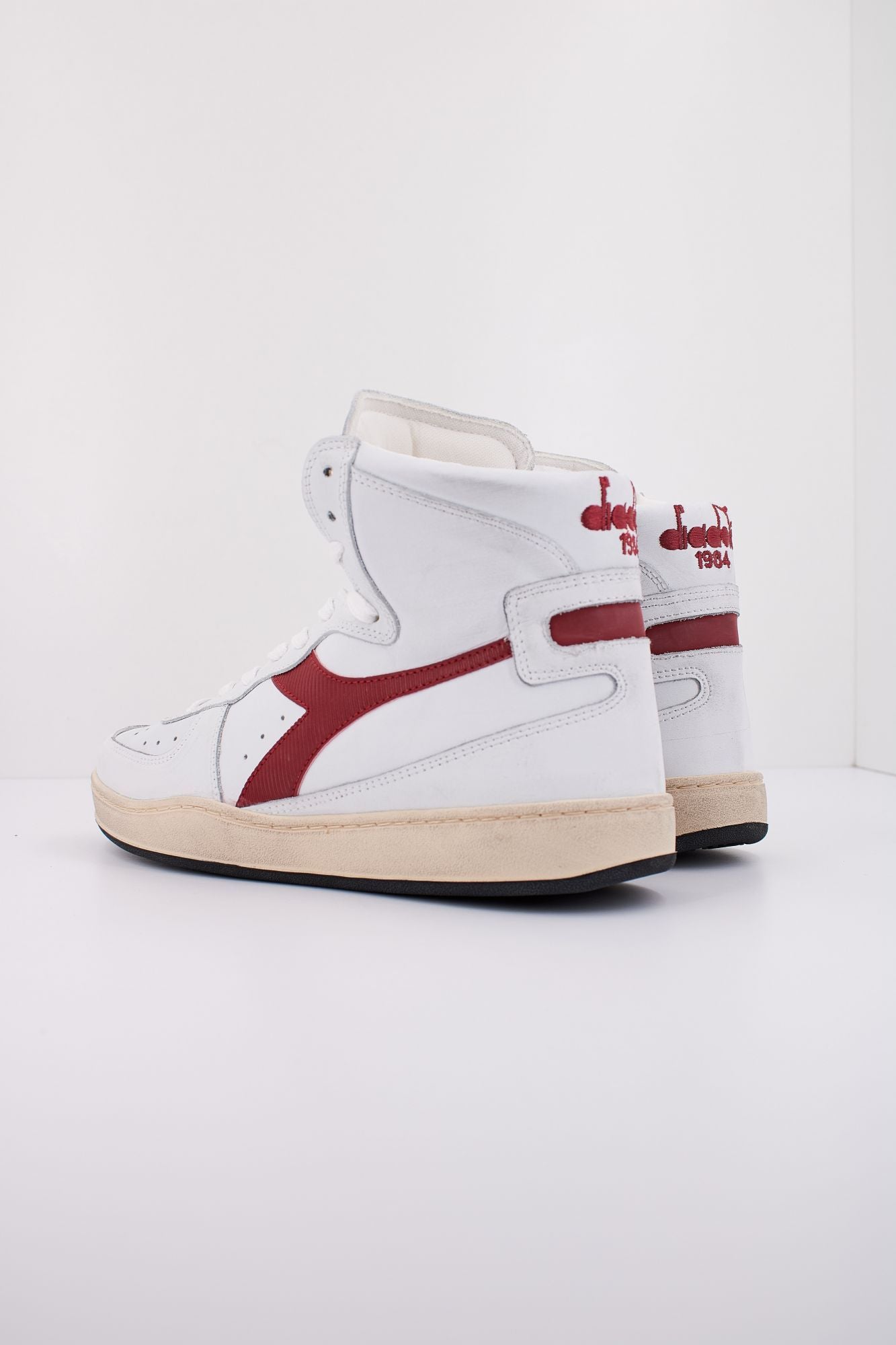 DIADORA HERITAGE ALTO BASKET USED en color BLANCO (4)