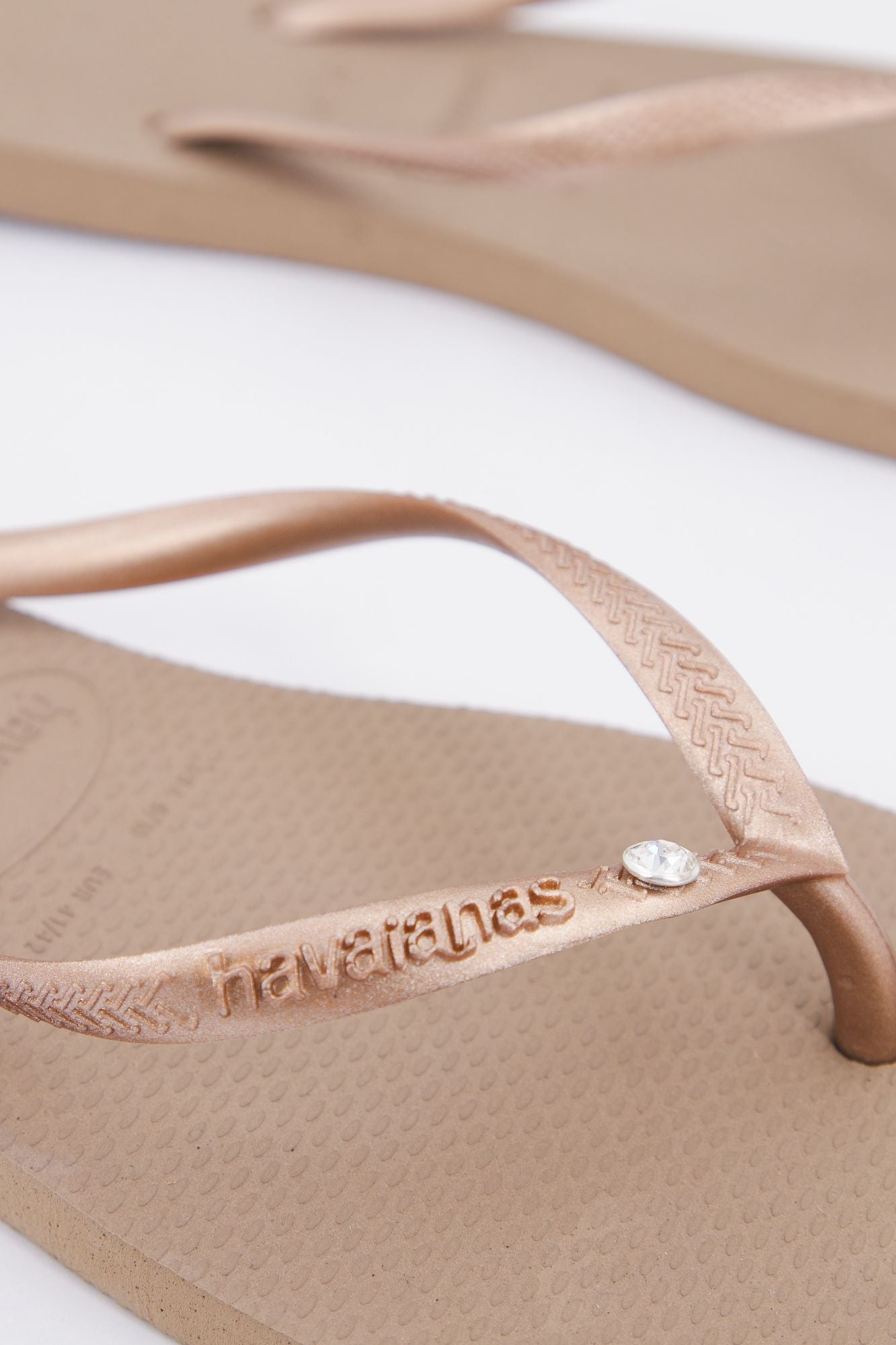 HAVAIANAS SLIM CRYSTAL SW II en color ROSA (4)