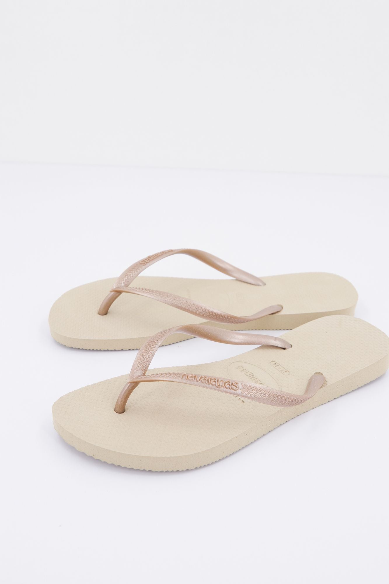 HAVAIANAS SLIM en color ORO (2)
