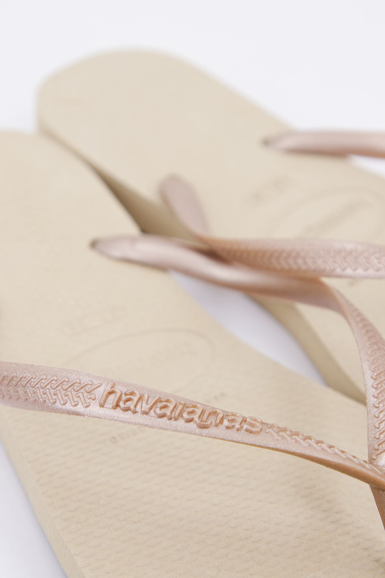 HAVAIANAS 4000030 en color ORO (4)