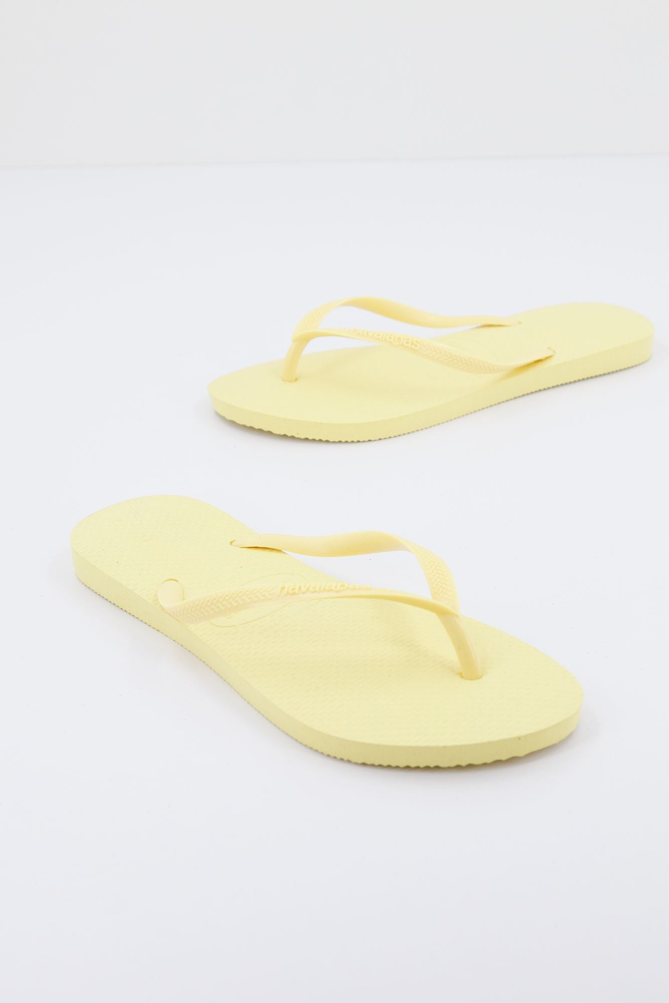 HAVAIANAS SLIM en color AMARILLO (2)