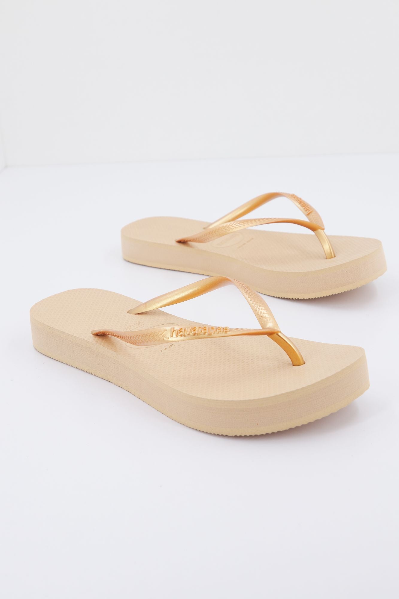 HAVAIANAS SLIM PLATFORM en color ORO (3)