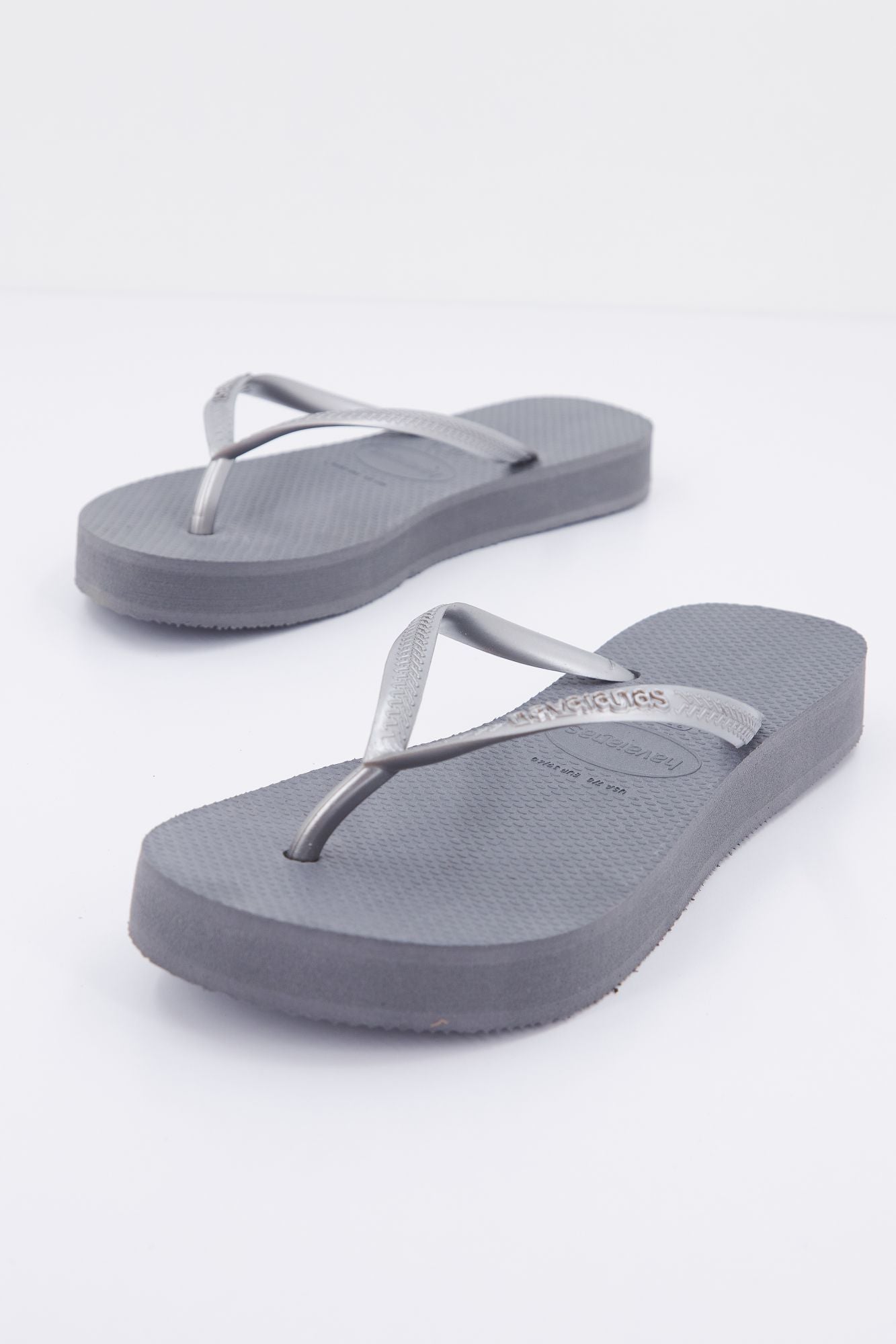HAVAIANAS SLIM PLATFORM en color GRIS (2)