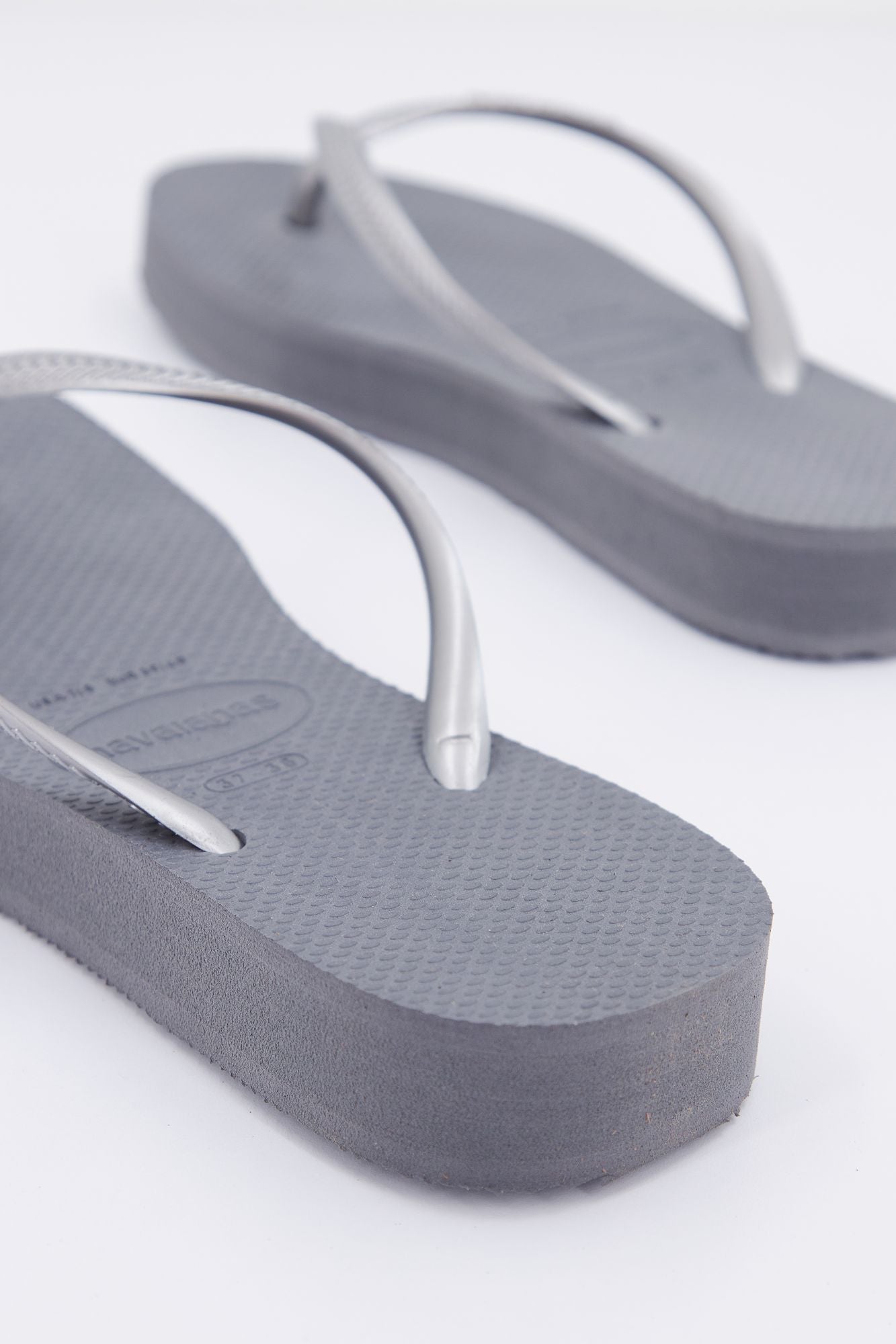 HAVAIANAS SLIM PLATFORM en color GRIS (3)