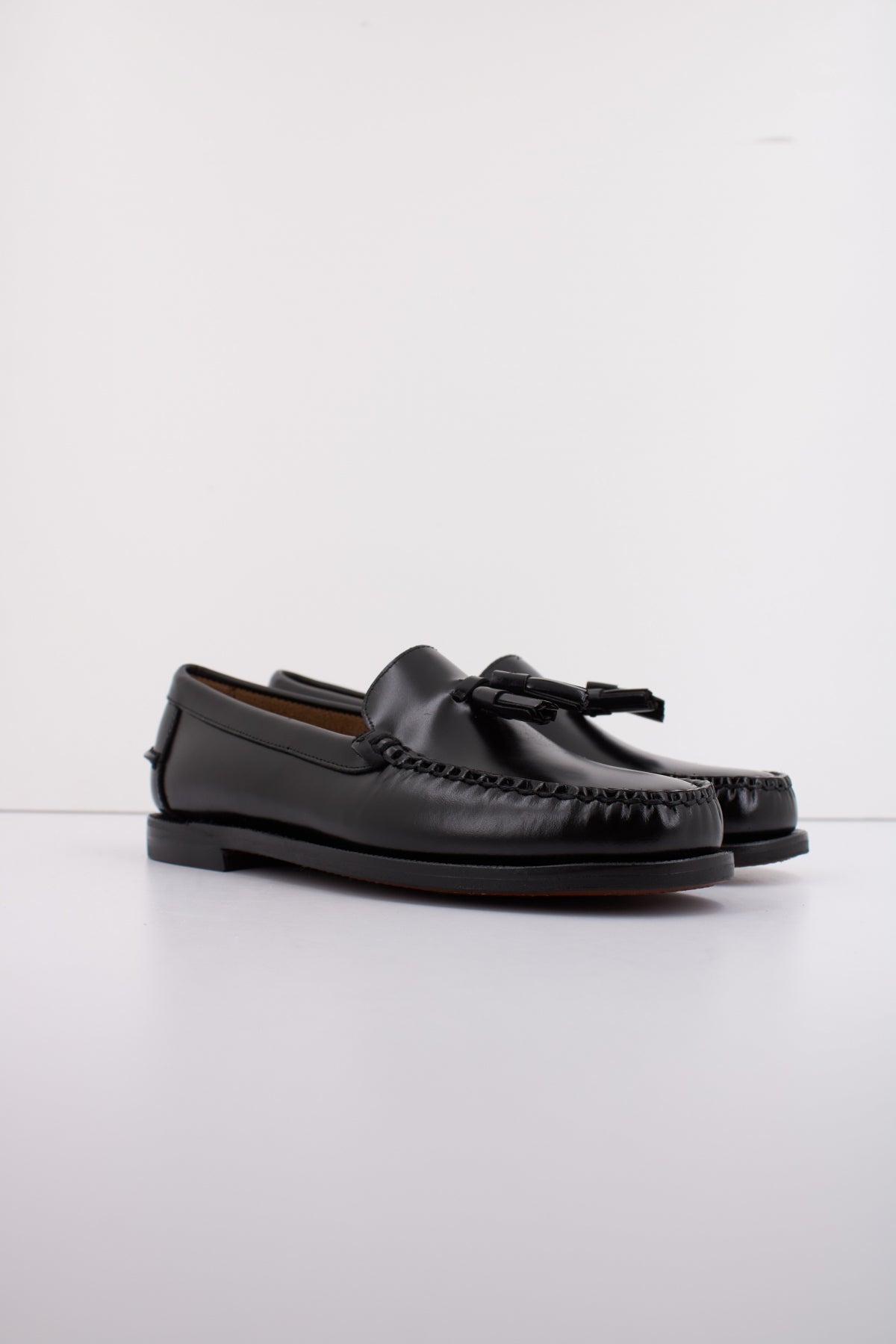 SEBAGO CLASSIC WILL LOAFER en color NEGRO (2)