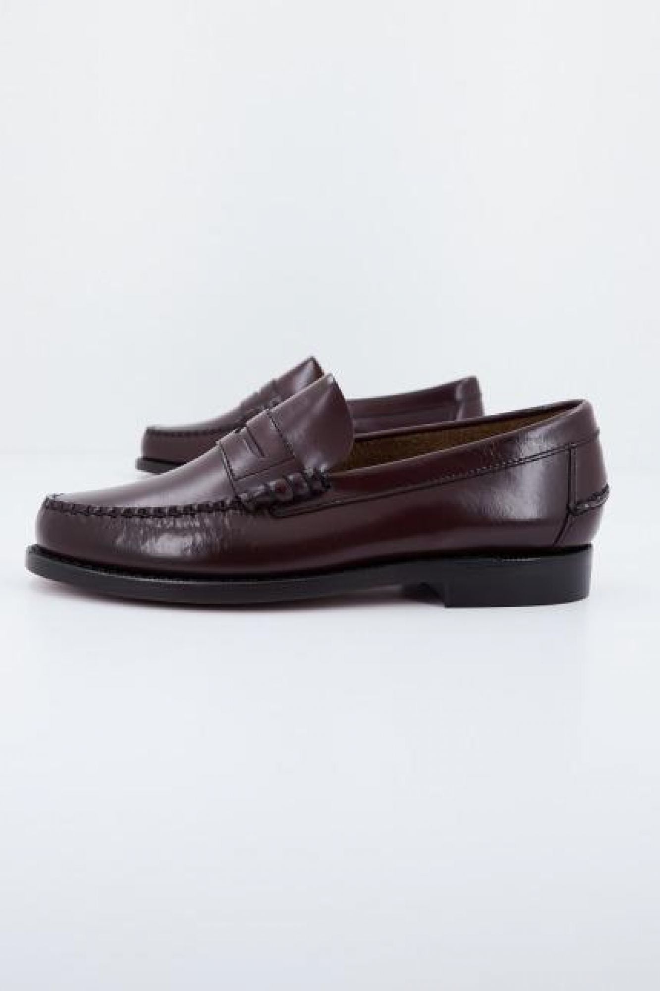 SEBAGO CLASSIC PENNY LOAFER en color BURDEOS (2)