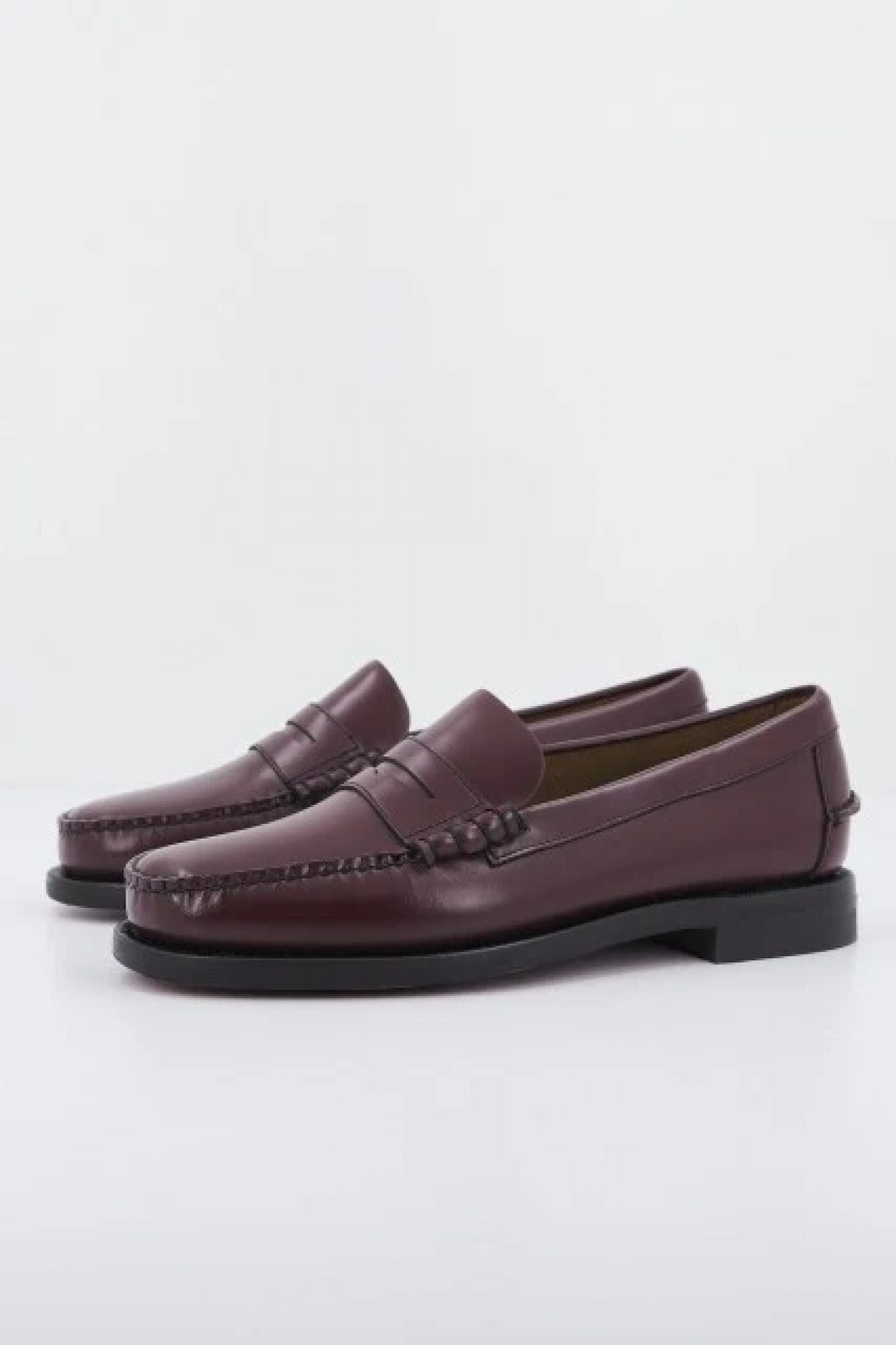 SEBAGO CLASSIC DAN WIDE LOAFER en color BURDEOS (1)