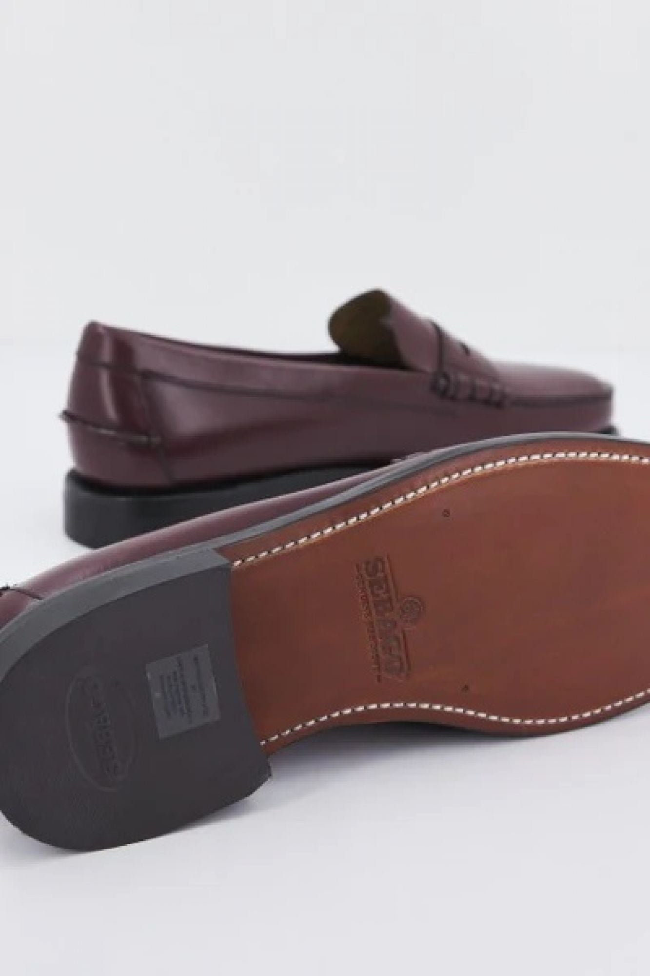 SEBAGO CLASSIC DAN WIDE LOAFER en color BURDEOS (4)
