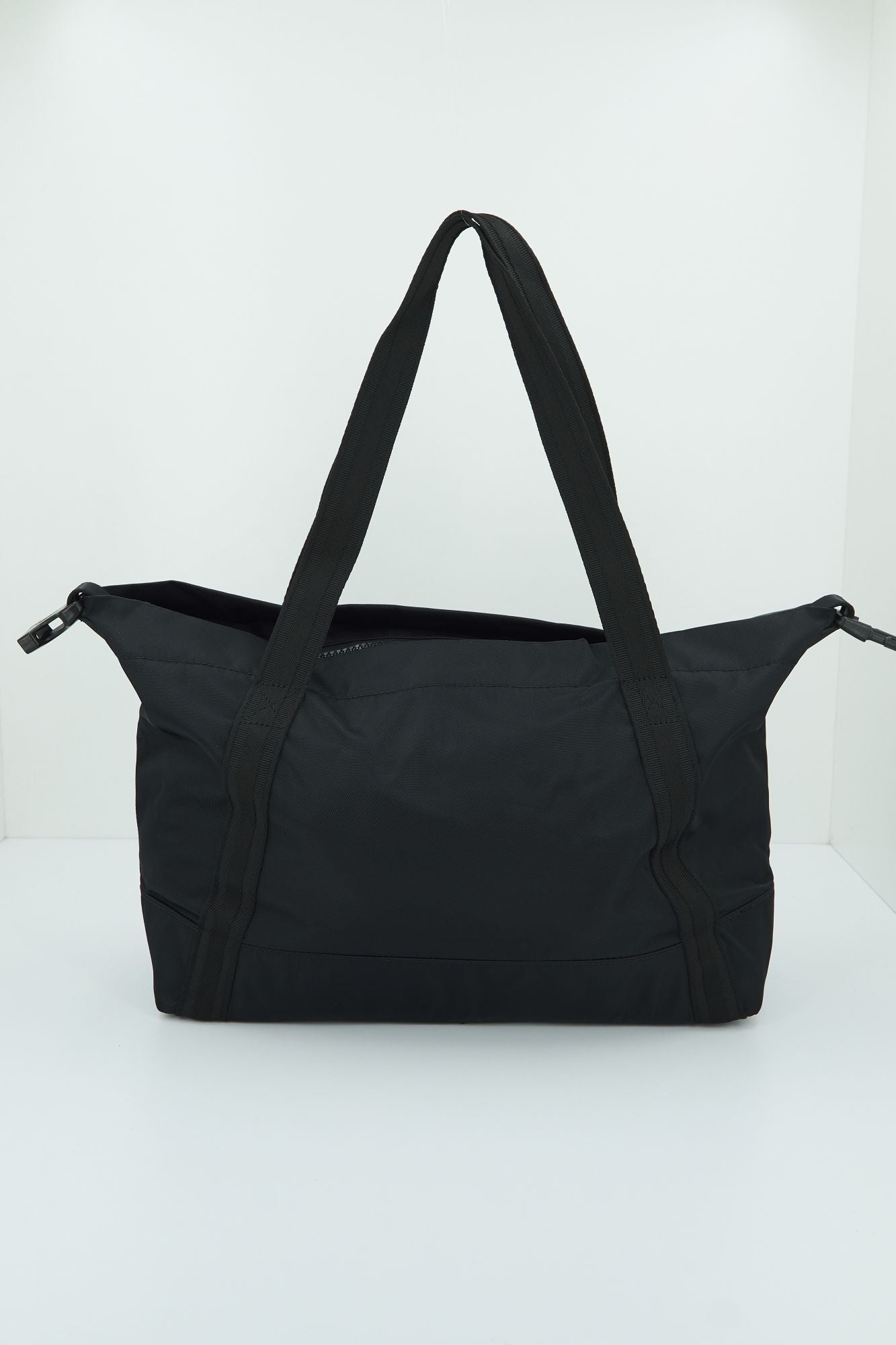 HUNTER TOTE NYLON MIDI en color NEGRO (3)