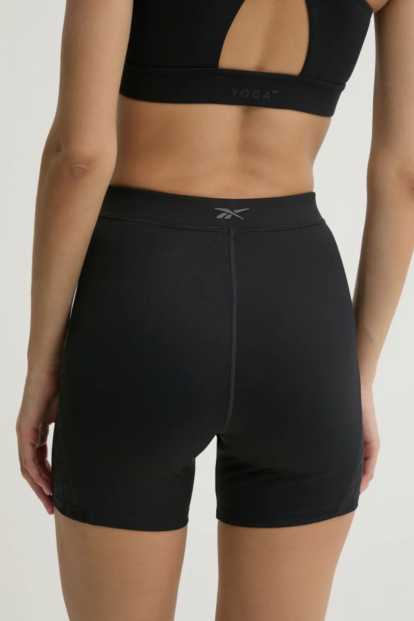 REEBOK MESH HR BIKE SHORT en color NEGRO (2)