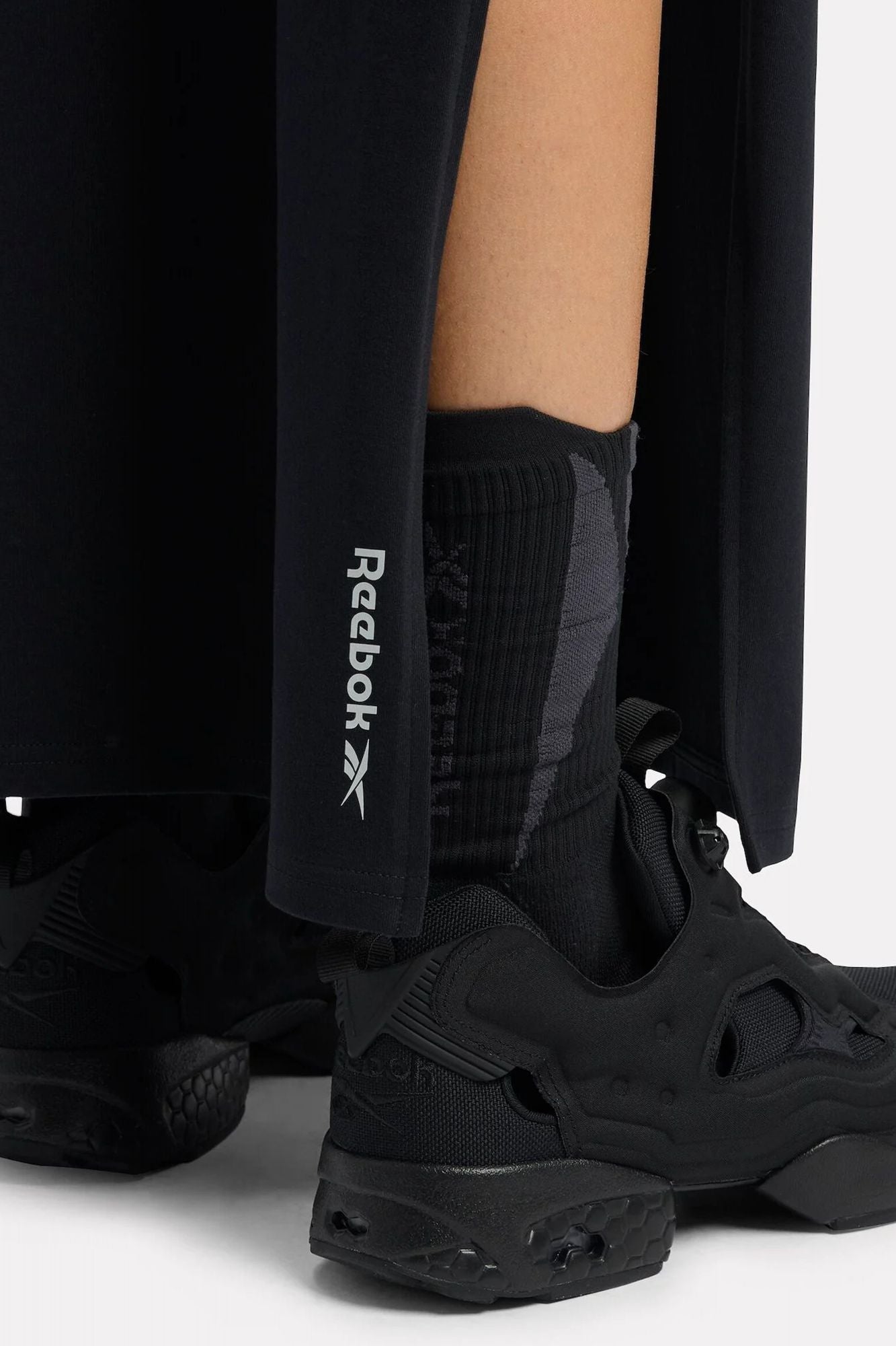 REEBOK LONG DRESS en color NEGRO (4)
