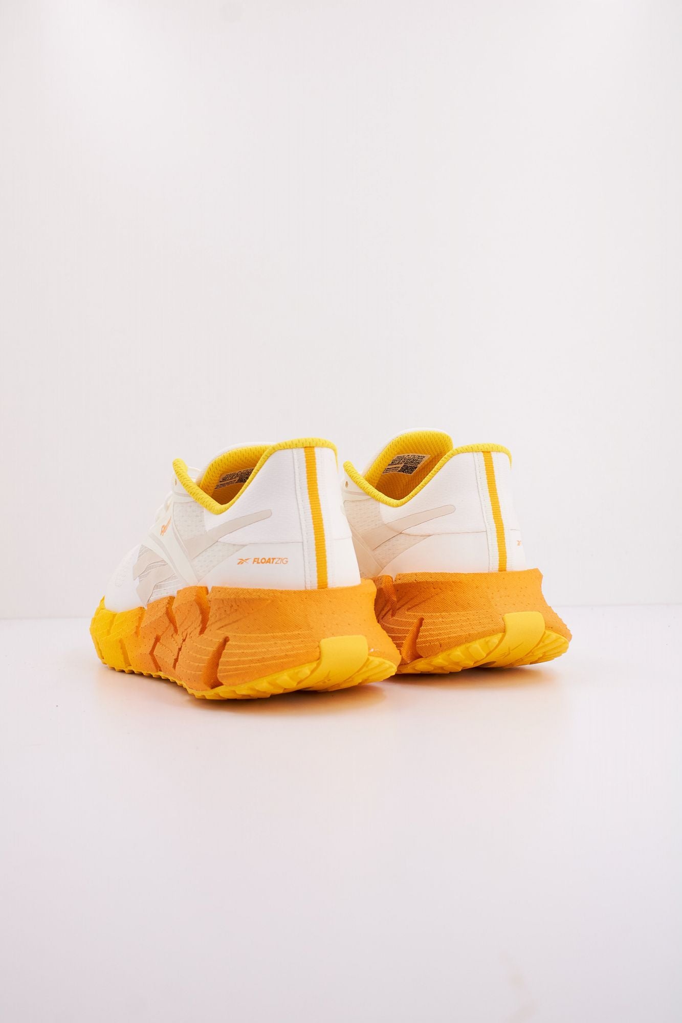 REEBOK FLOATZIG 1 en color BLANCO (4)