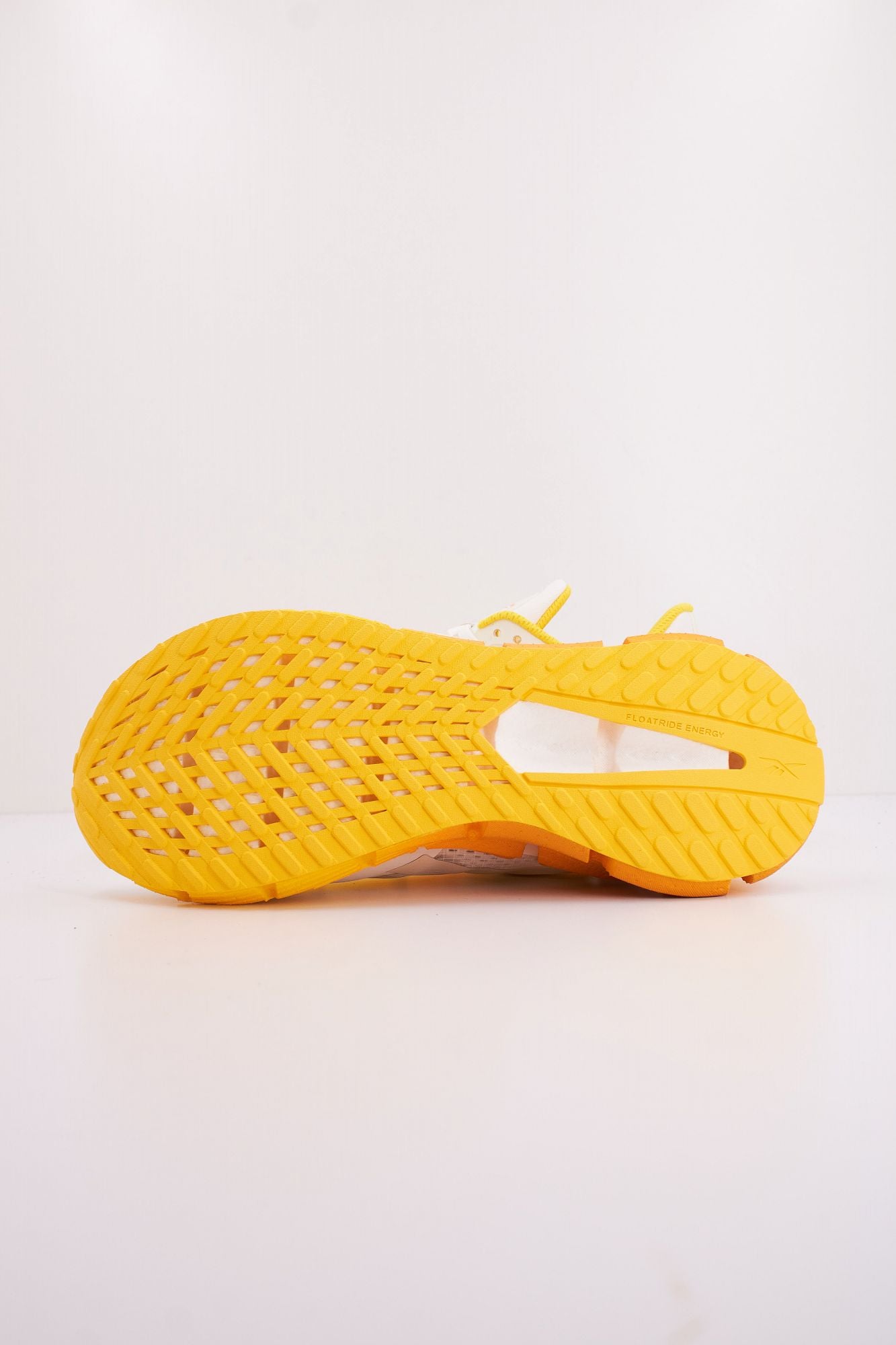 REEBOK FLOATZIG 1 en color BLANCO (5)