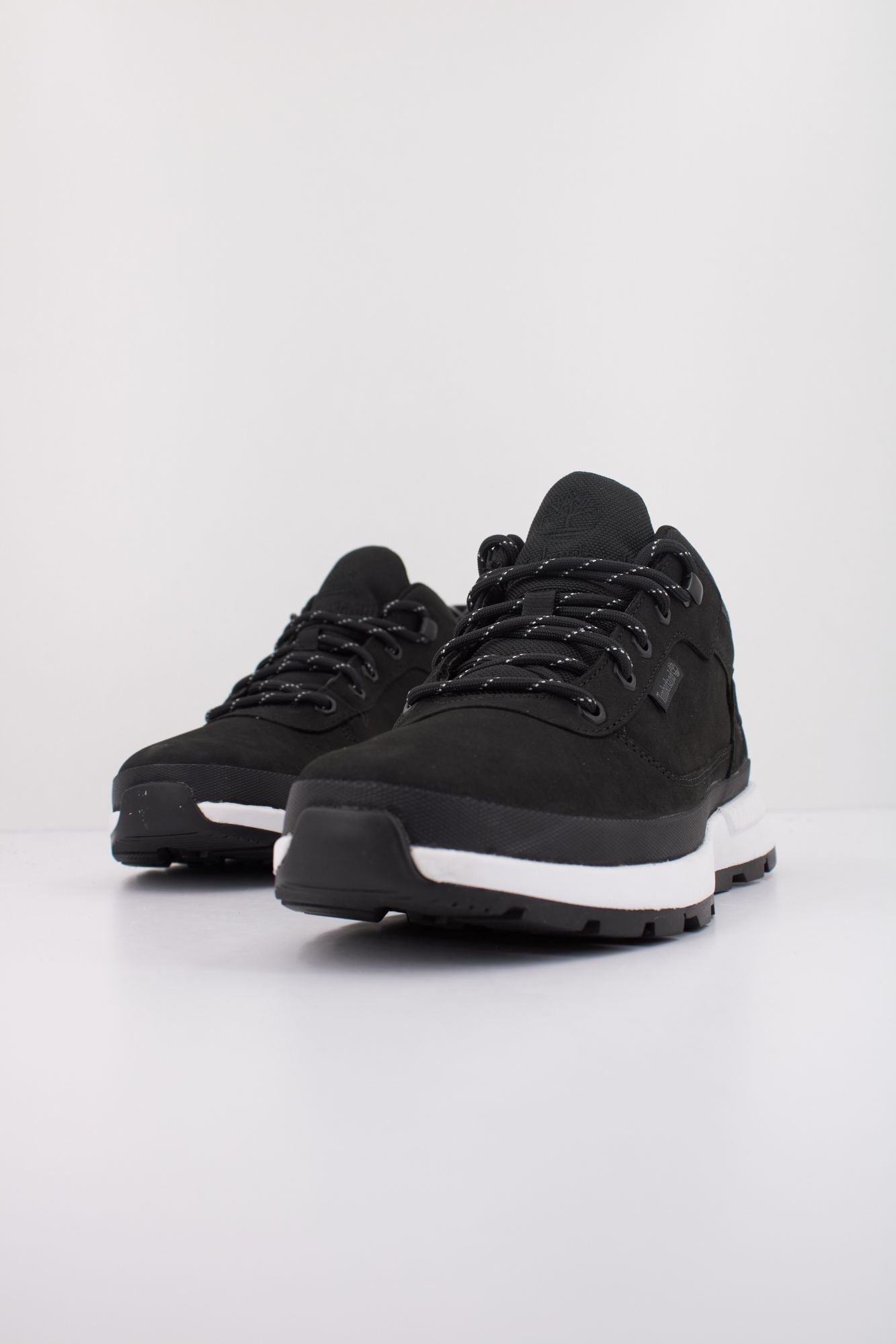 TIMBERLAND FIELD TREKKER LOW LACE UP SNEAKER en color NEGRO (2)