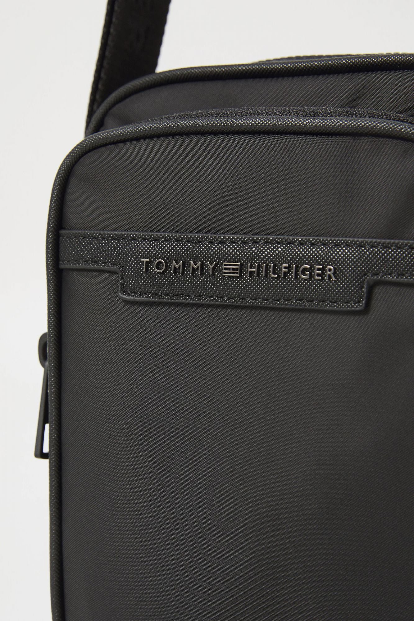 TOMMY HILFIGER AM0AM13465 en color NEGRO (4)