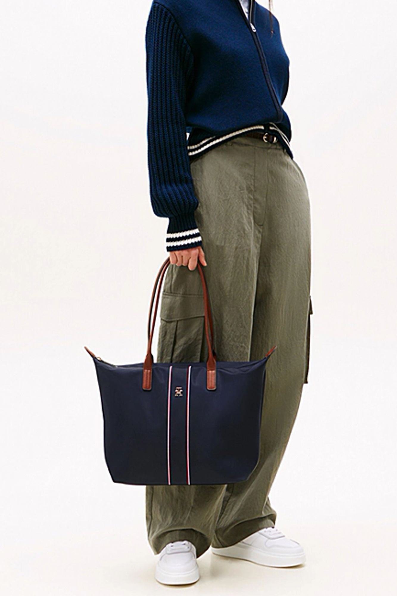 TOMMY HILFIGER AW0AW17706 en color AZUL (3)