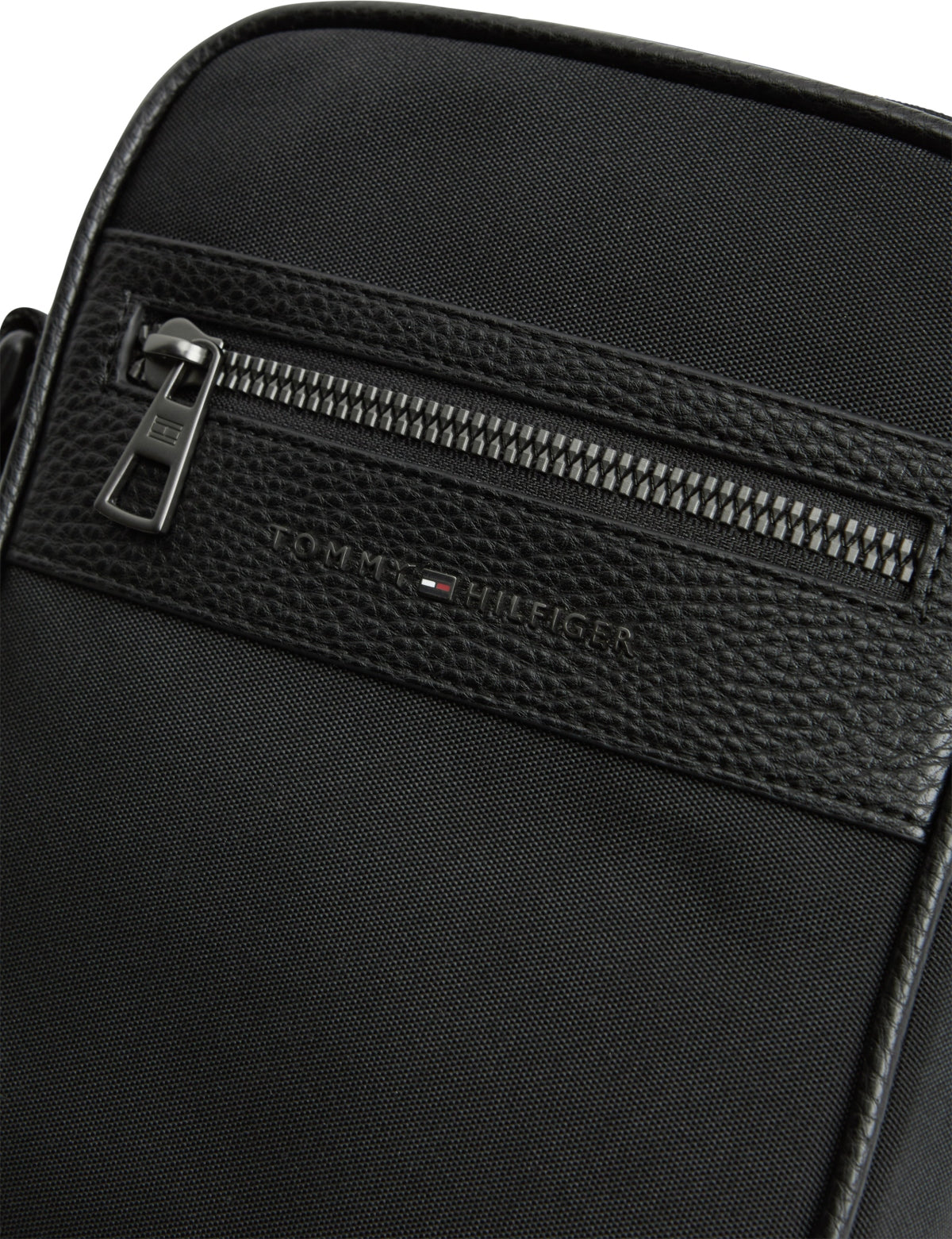 TOMMY HILFIGER TH REPREVE MINI REPORTER en color (4)