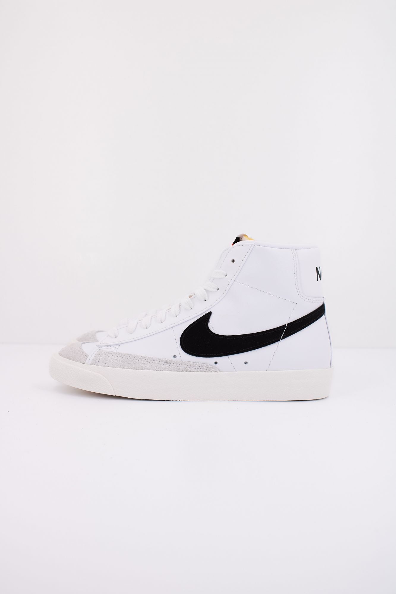 NIKE W BLAZER MID '77 en color BLANCO (1)