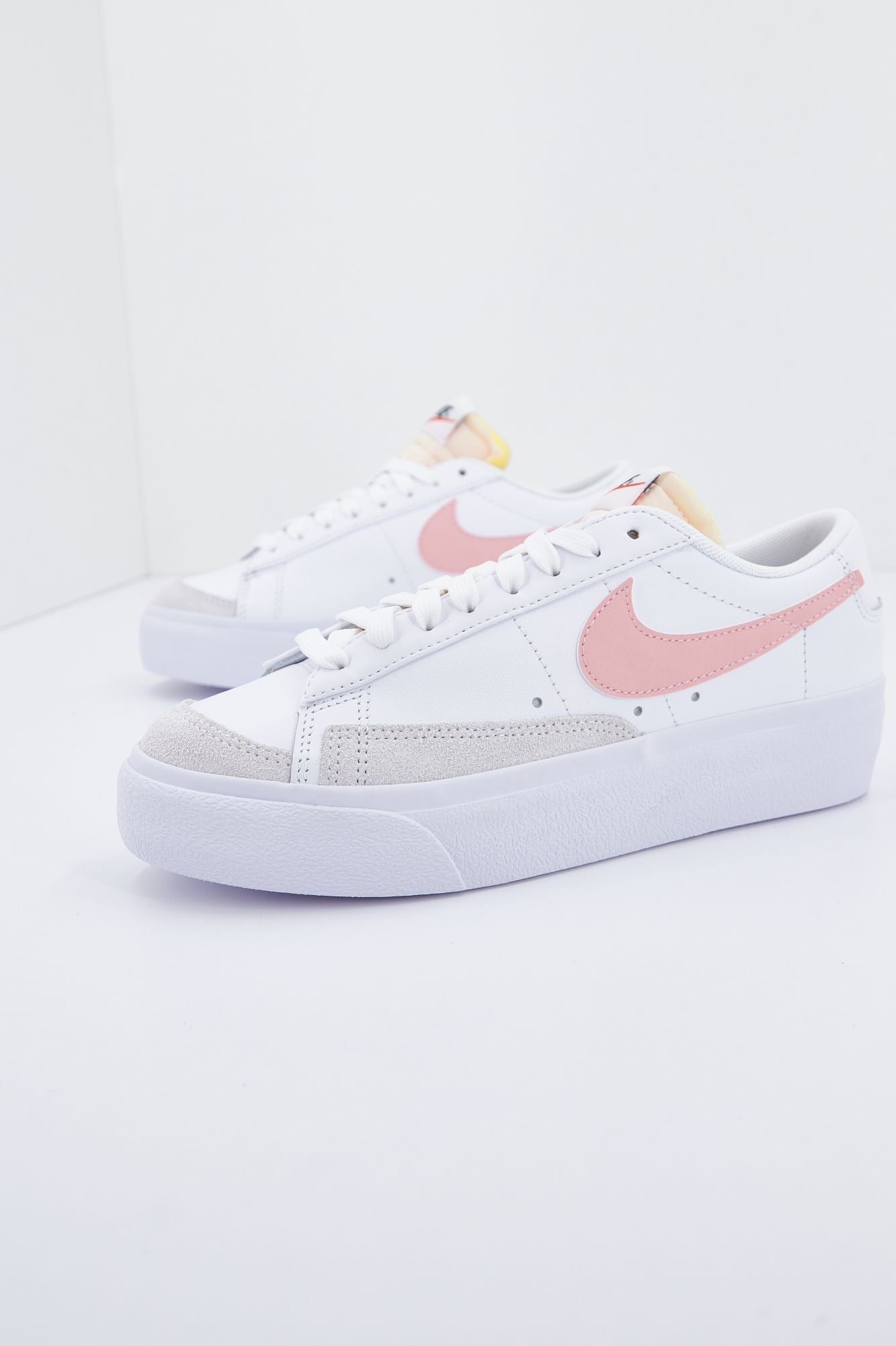 NIKE BLAZER LOW PLATFORM WOM en color BLANCO (1)