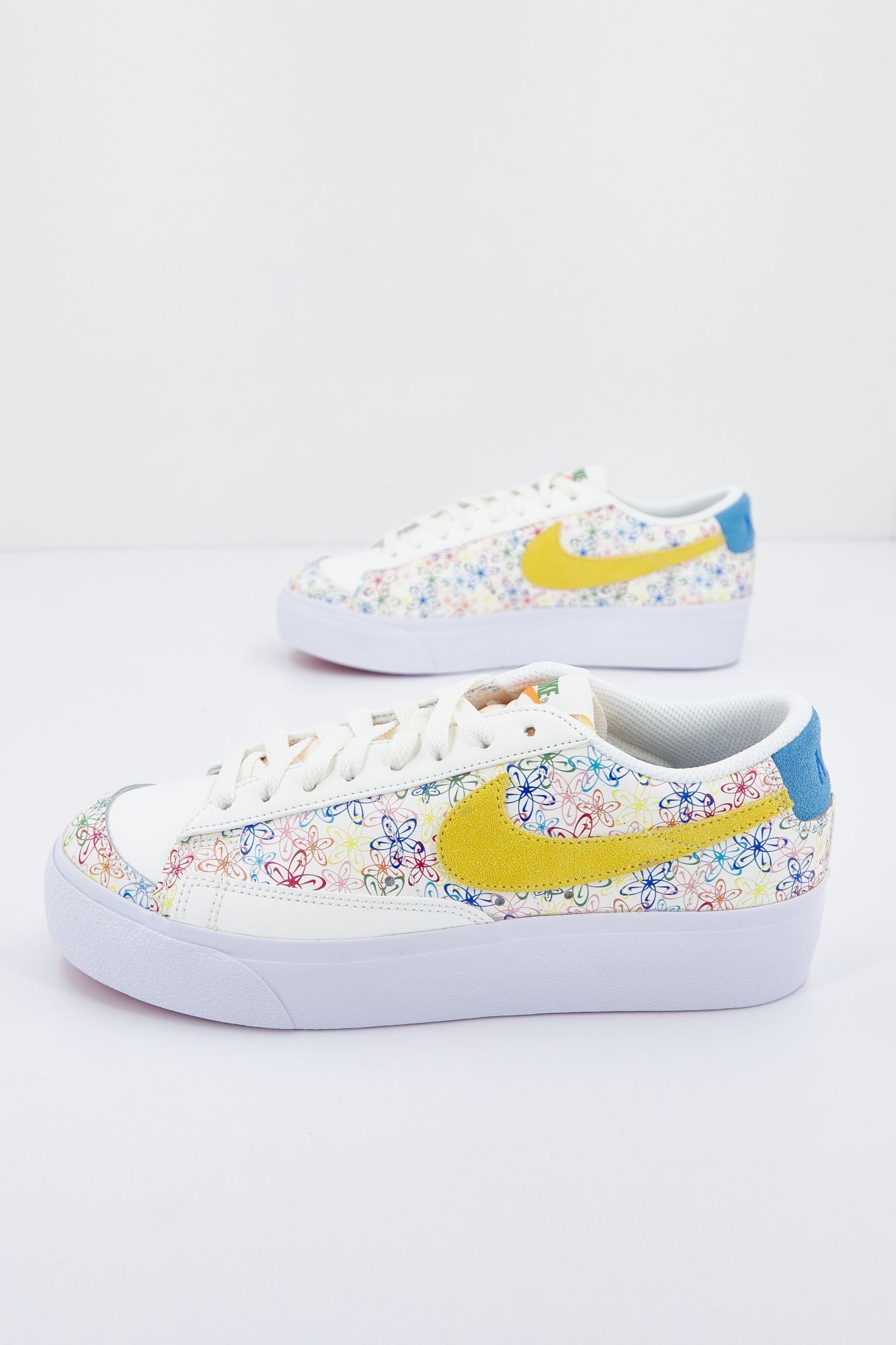 NIKE WMNS BLAZER LW en color FLORAL (2)