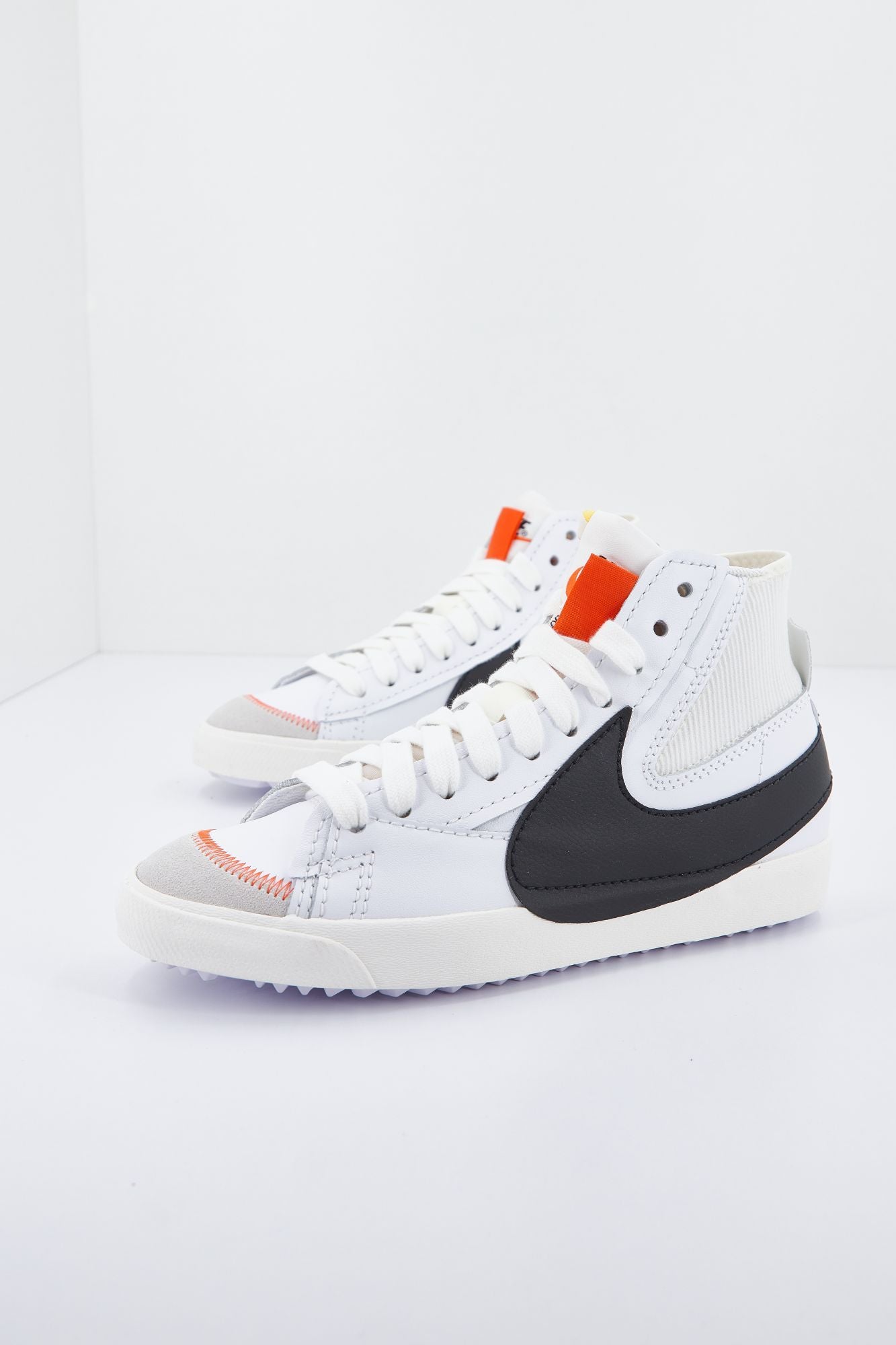 NIKE BLAZER MID '77 JUMBO ME en color BLANCO (1)