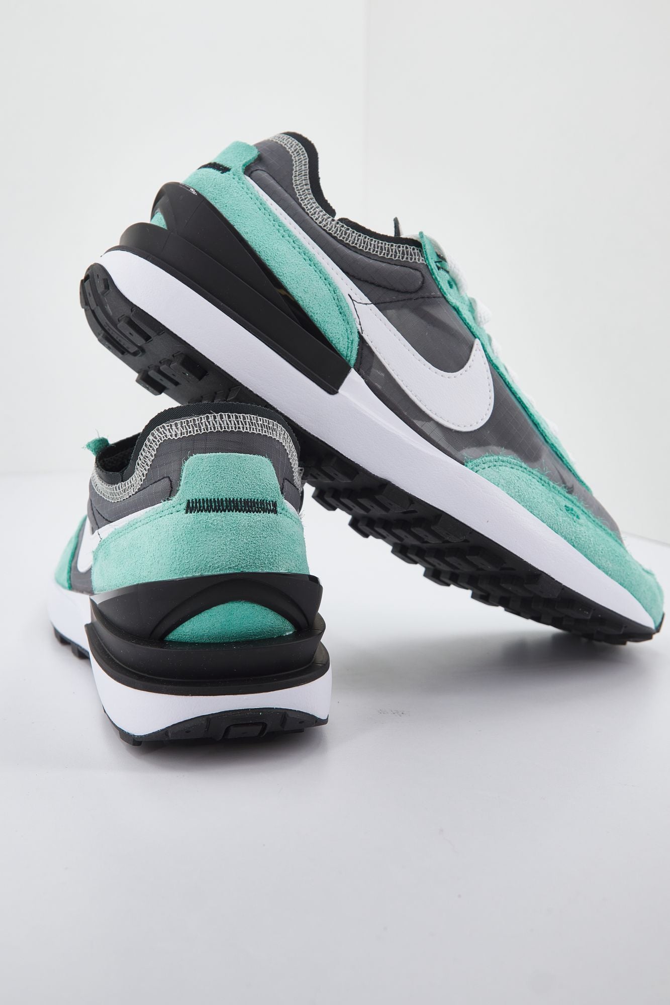NIKE WAFFLE ONE SE MEN'S en color VERDE (3)