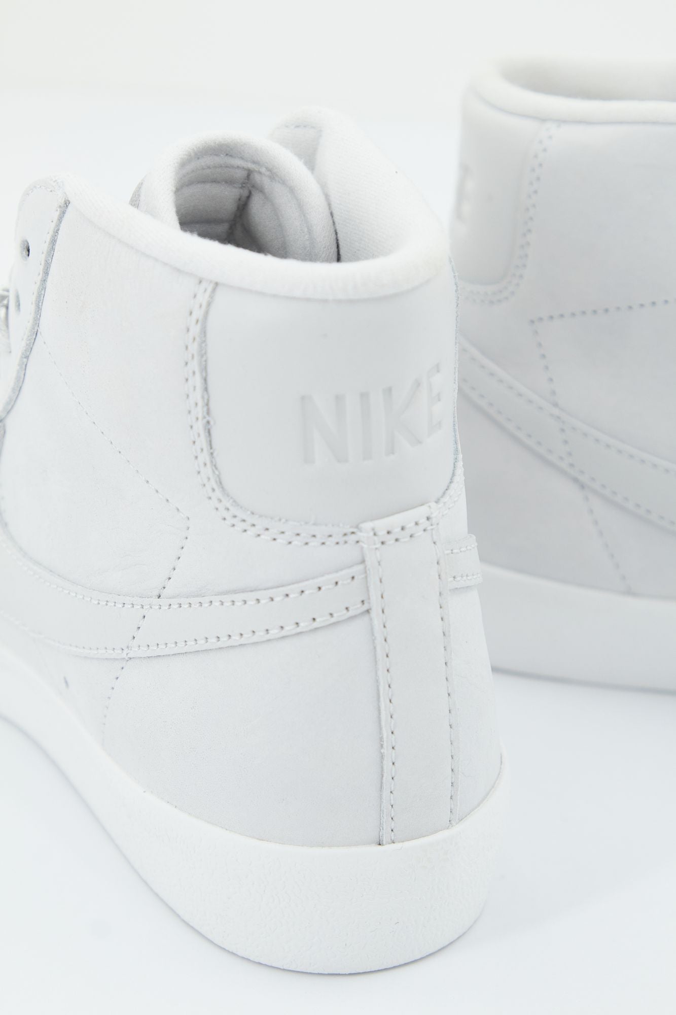 NIKE BLAZER MID '77 LX MEN'S en color GRIS (4)