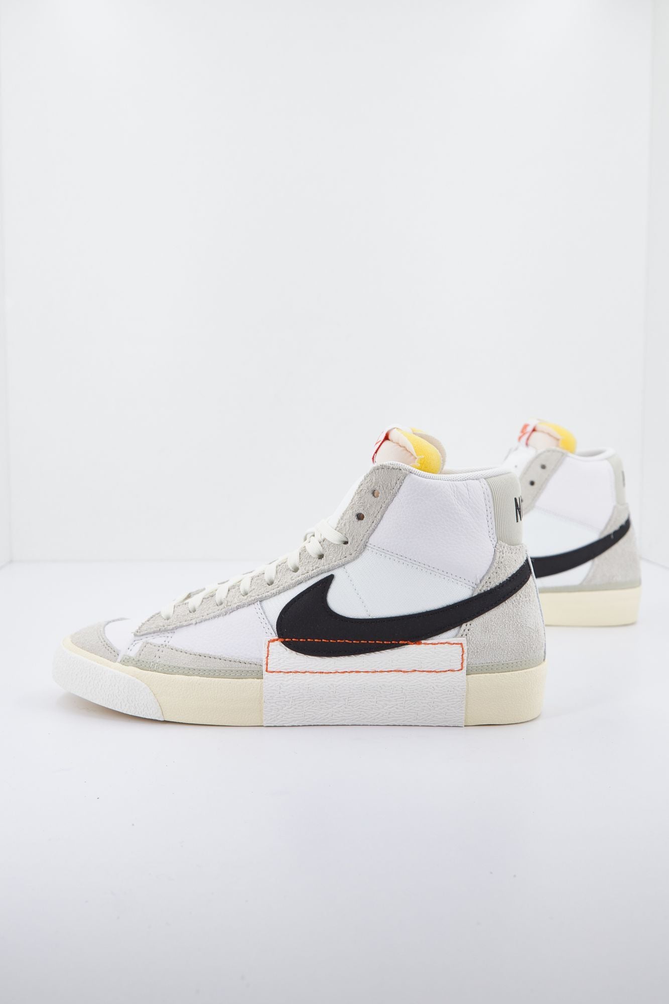 NIKE BLAZER '77 REMASTERED M en color BLANCO (2)