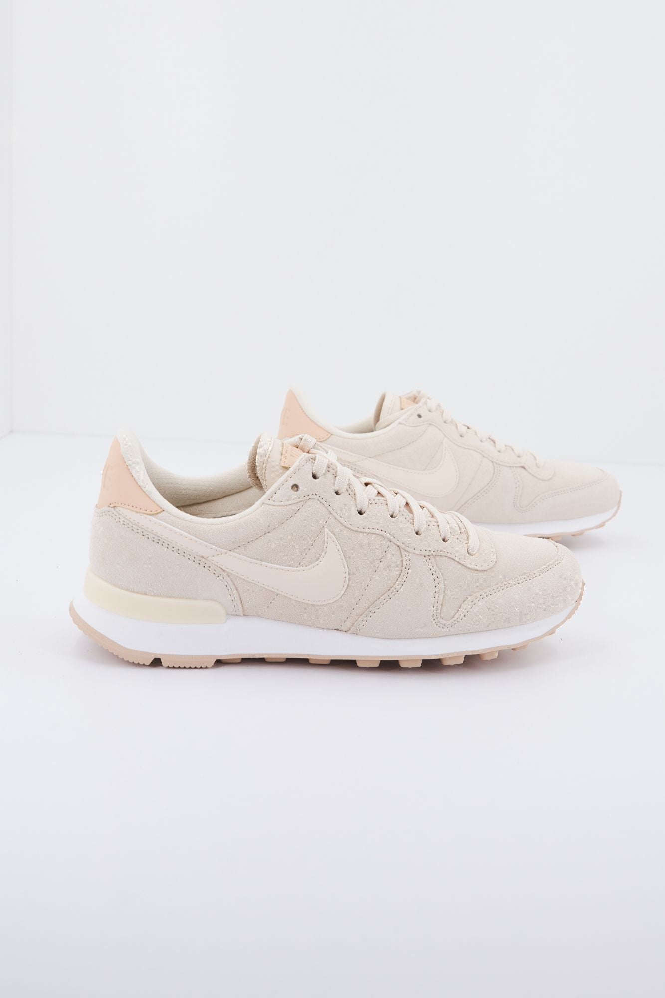 NIKE INTERNATIONALIST C en color BEIS (2)