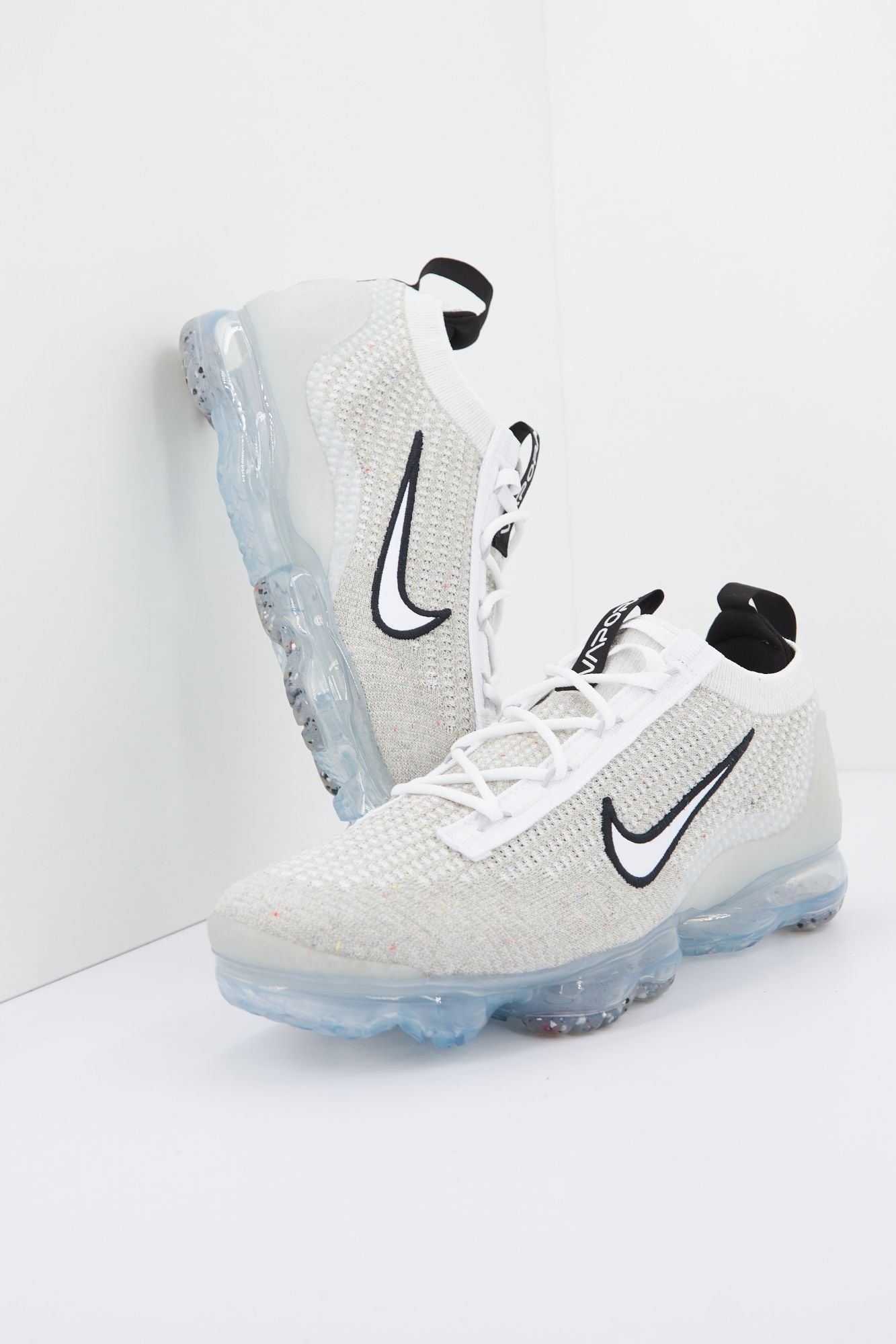 NIKE AIR VAPORMAX FK en color BEIS (3)