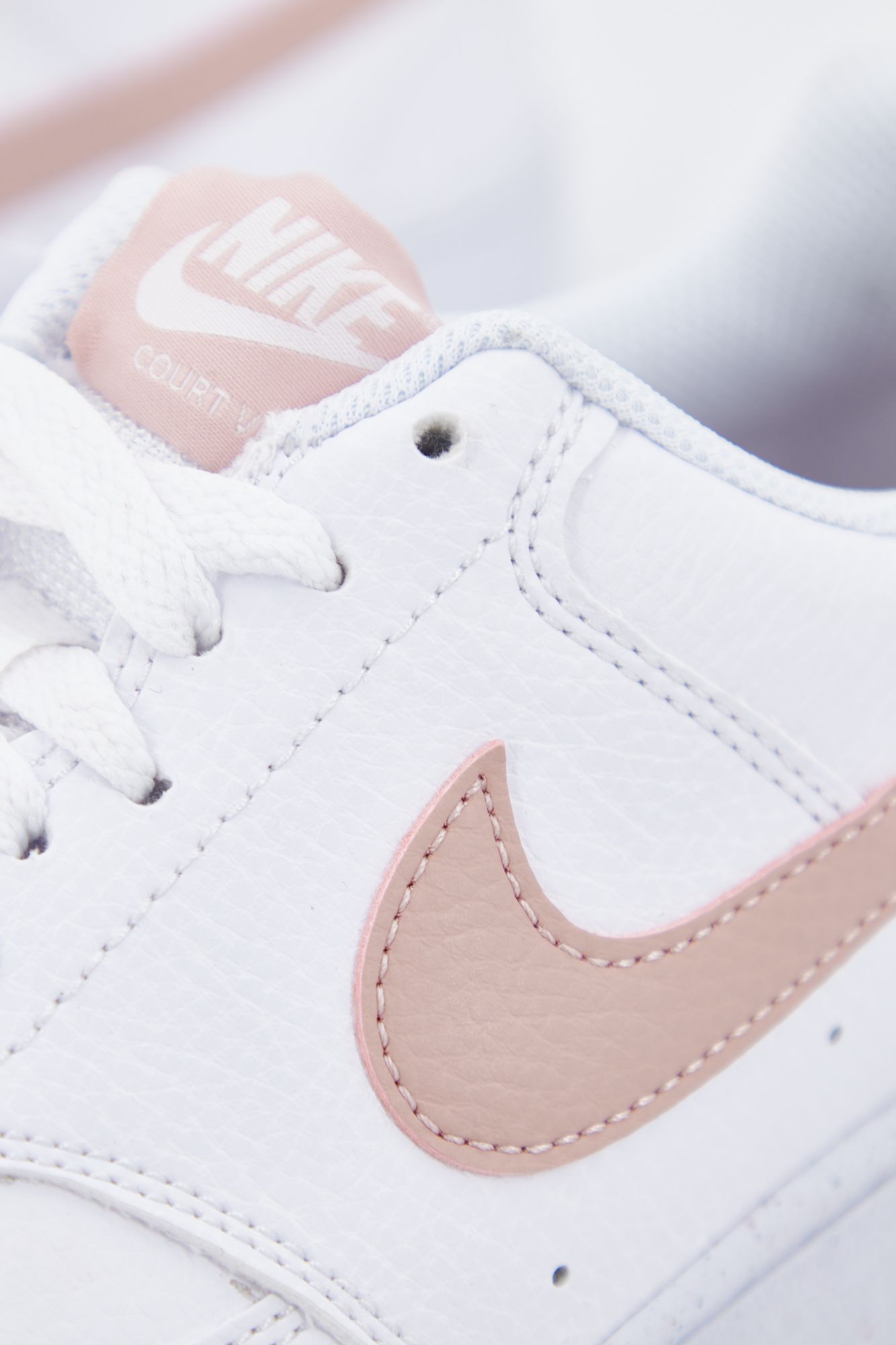 NIKE COURT VISION LOW BE WOM en color BEIS (4)