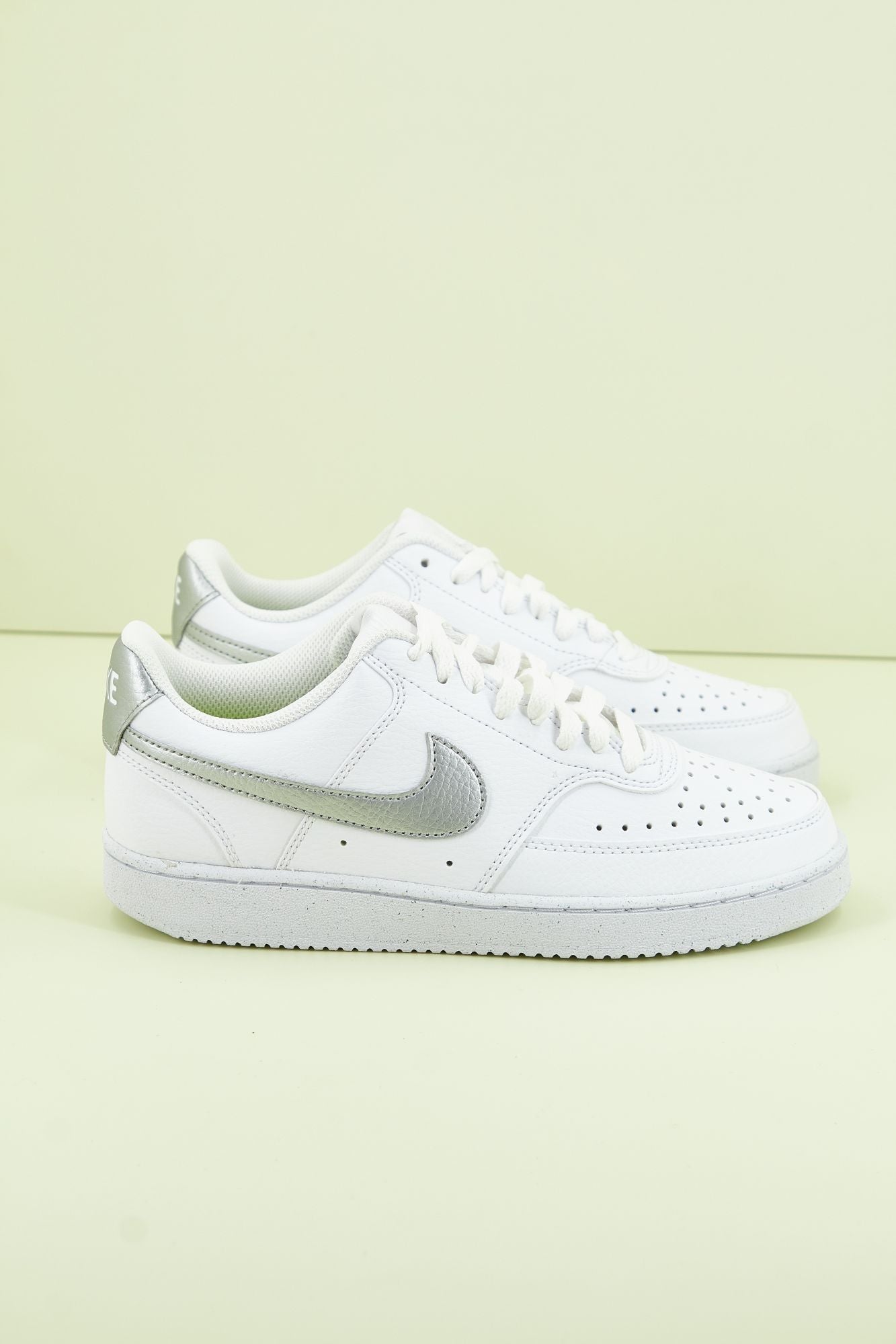 NIKE COURT VISION LOW BE WOM en color BLANCO (1)