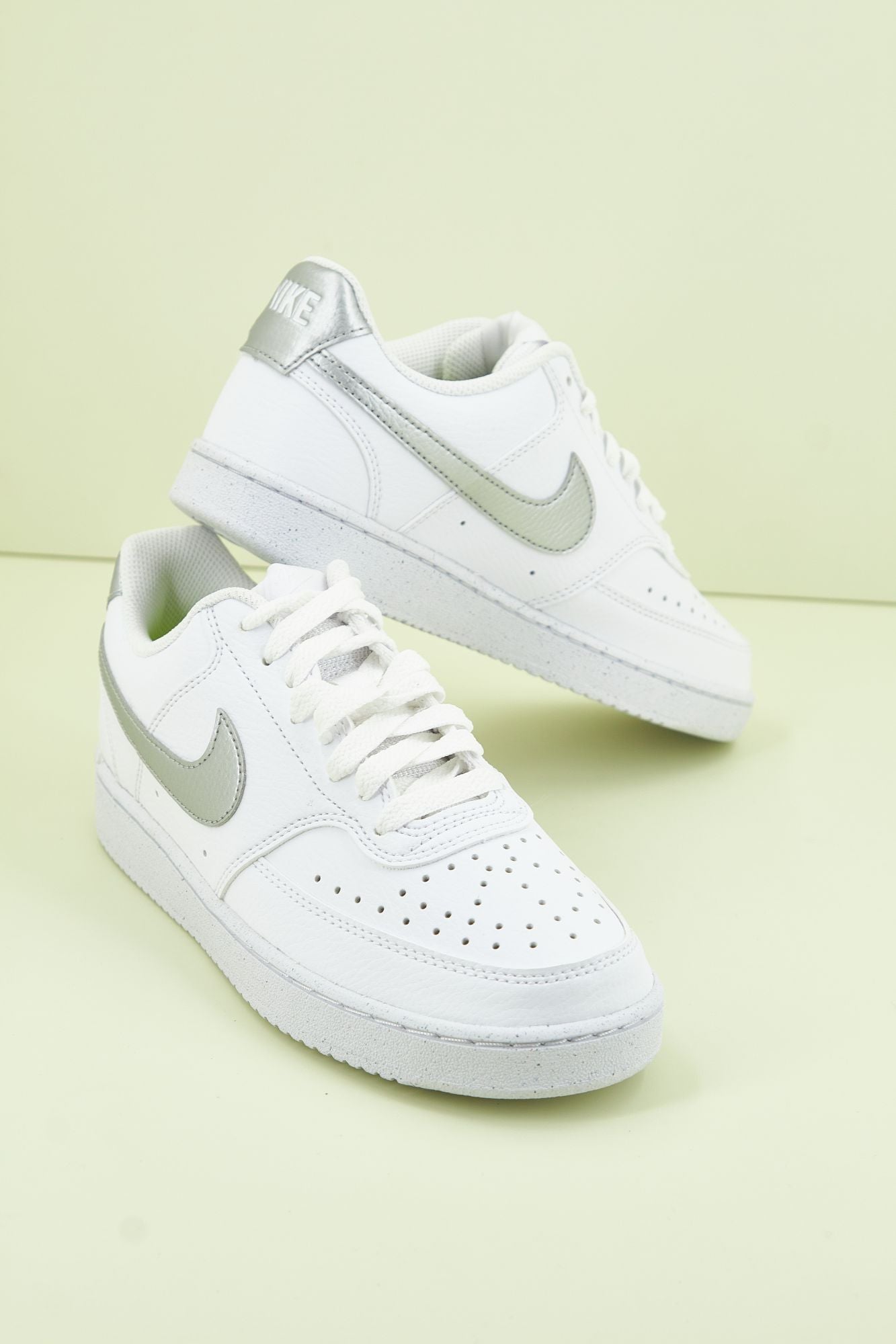 NIKE COURT VISION LOW BE WOM en color BLANCO (2)