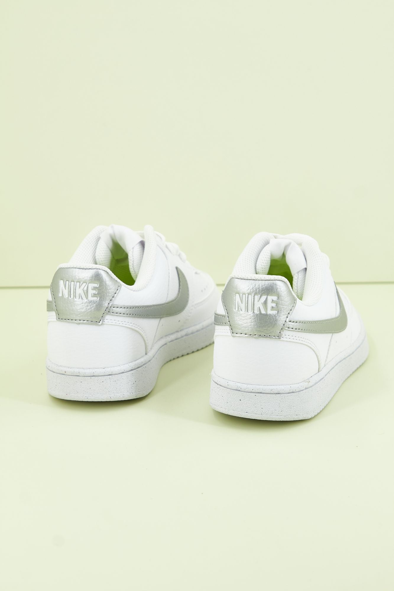 NIKE COURT VISION LOW BE WOM en color BLANCO (4)
