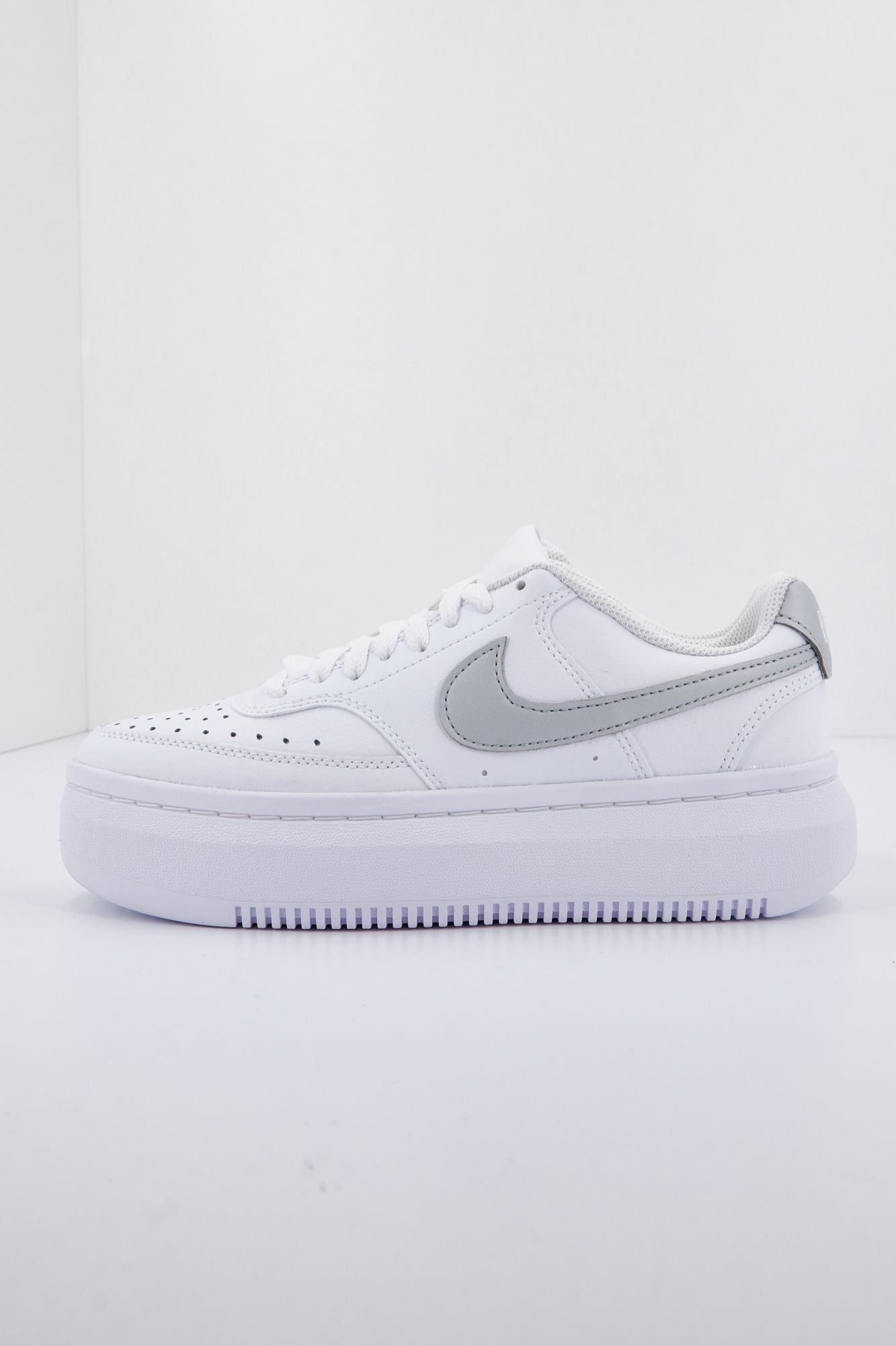 NIKE COURT VISION ALTA LTR en color BLANCO (2)